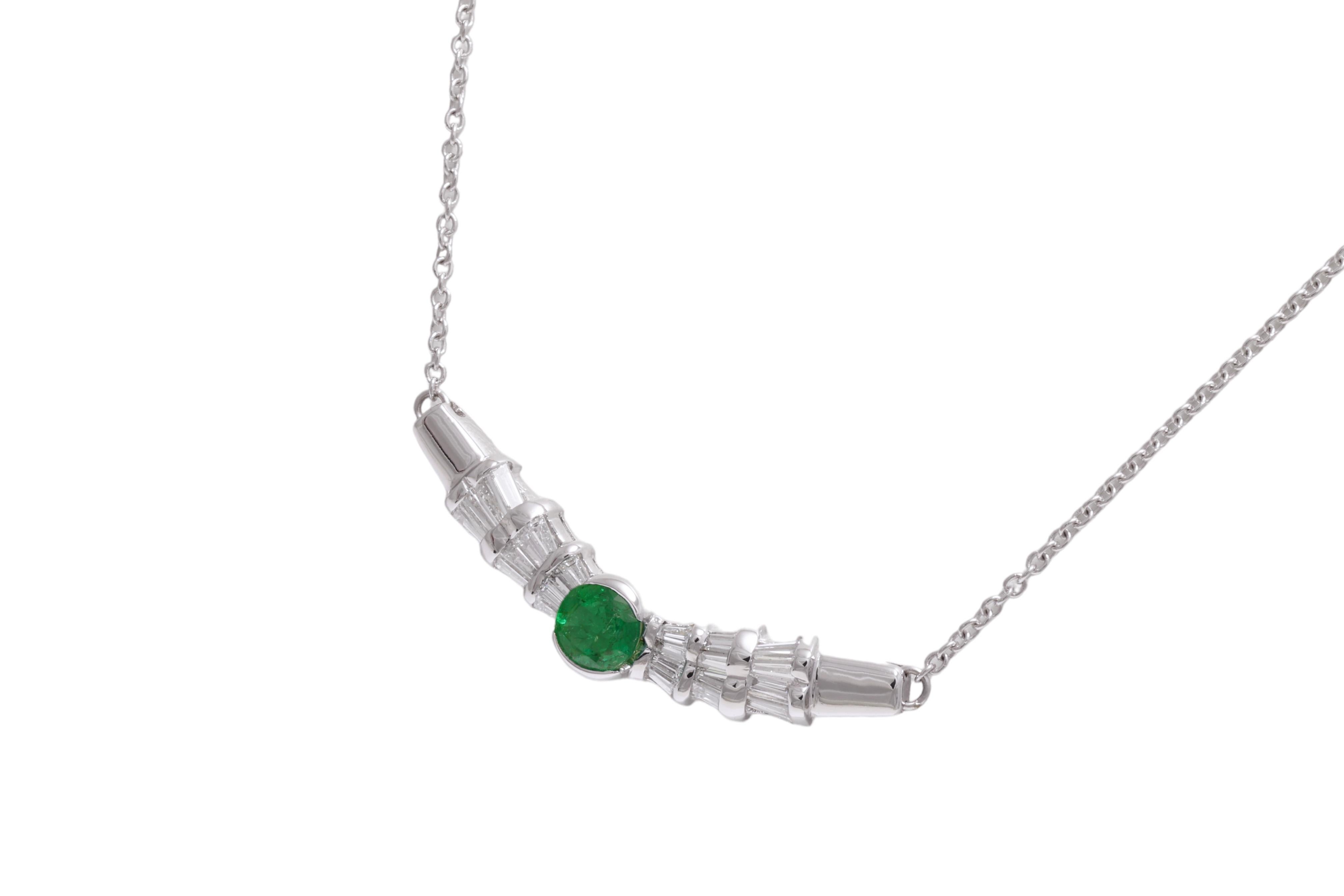 Artigiano 18 kt. Collana in oro bianco con 1 ct. Smeraldo e 1,68 Ct. Diamanti in vendita