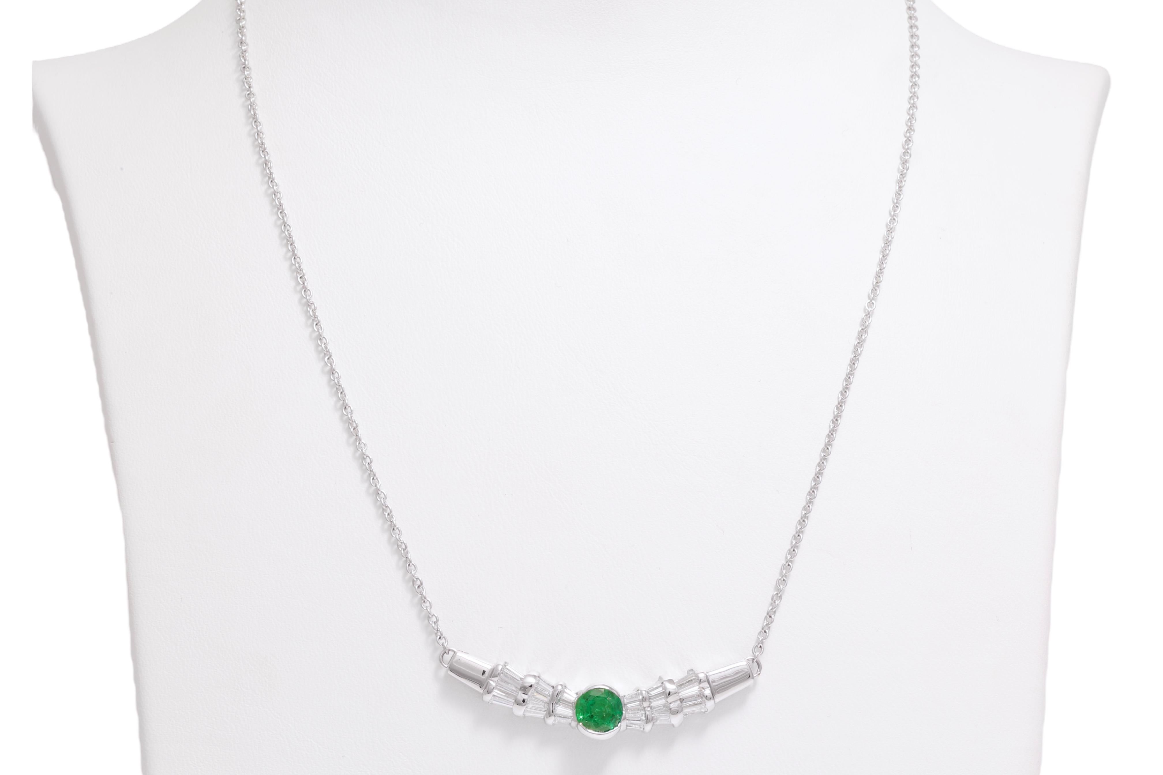 18 kt. Collana in oro bianco con 1 ct. Smeraldo e 1,68 Ct. Diamanti In condizioni Nuovo in vendita a Antwerp, BE