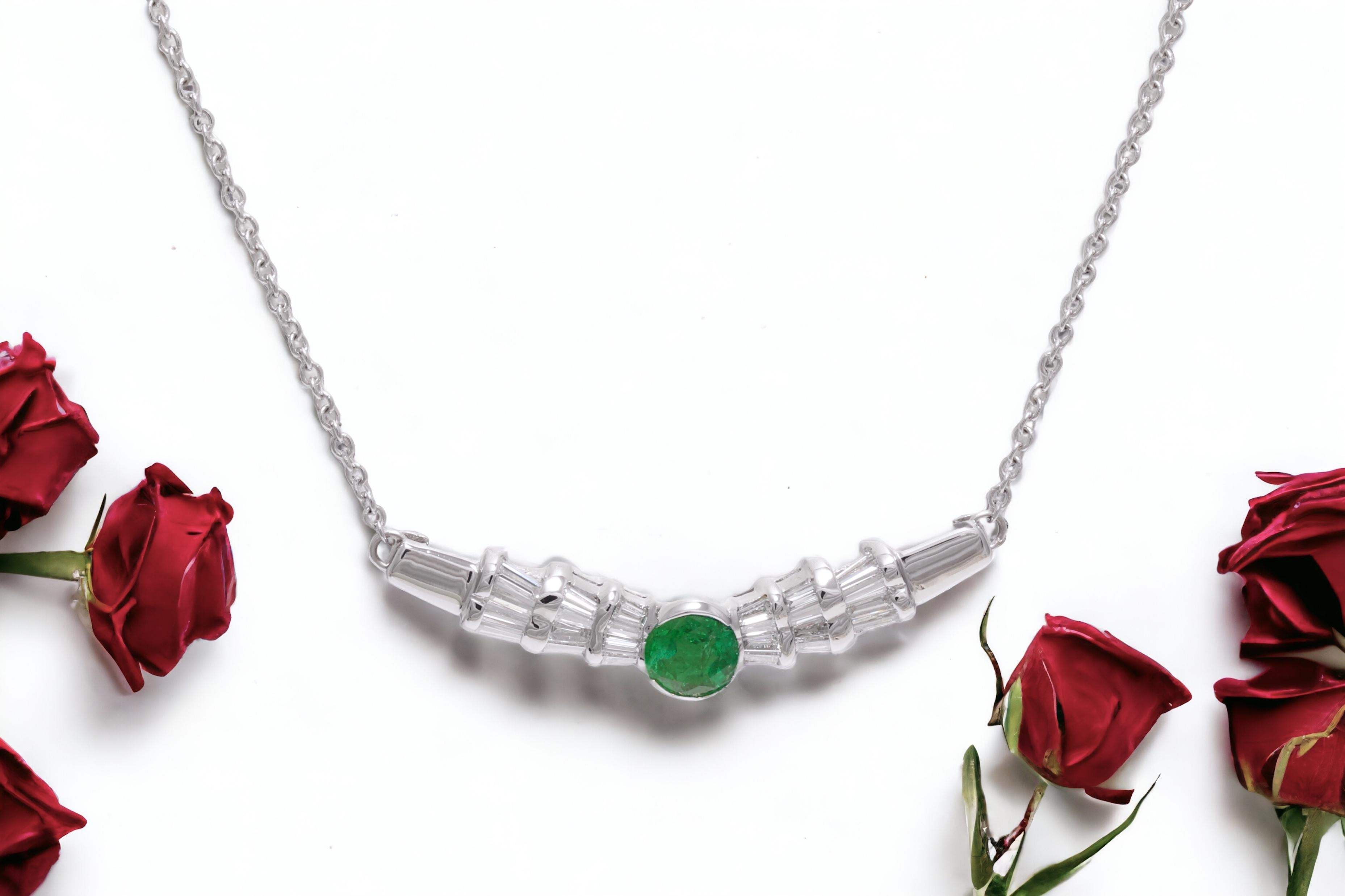 18 kt. Collana in oro bianco con 1 ct. Smeraldo e 1,68 Ct. Diamanti in vendita 2