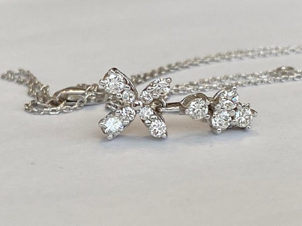 Brilliant Cut 18 kt White gold necklace with diamond pendant For Sale