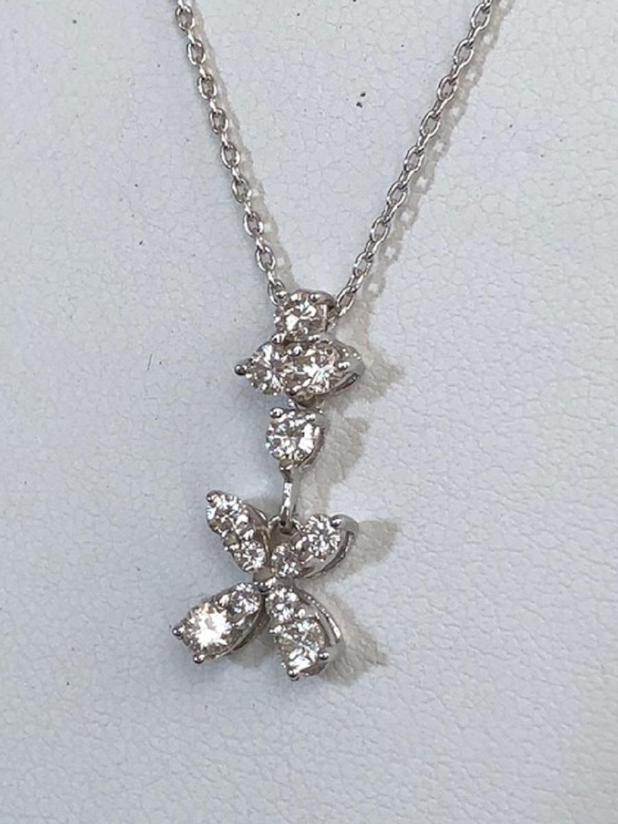 18 kt White gold necklace with diamond pendant For Sale 2