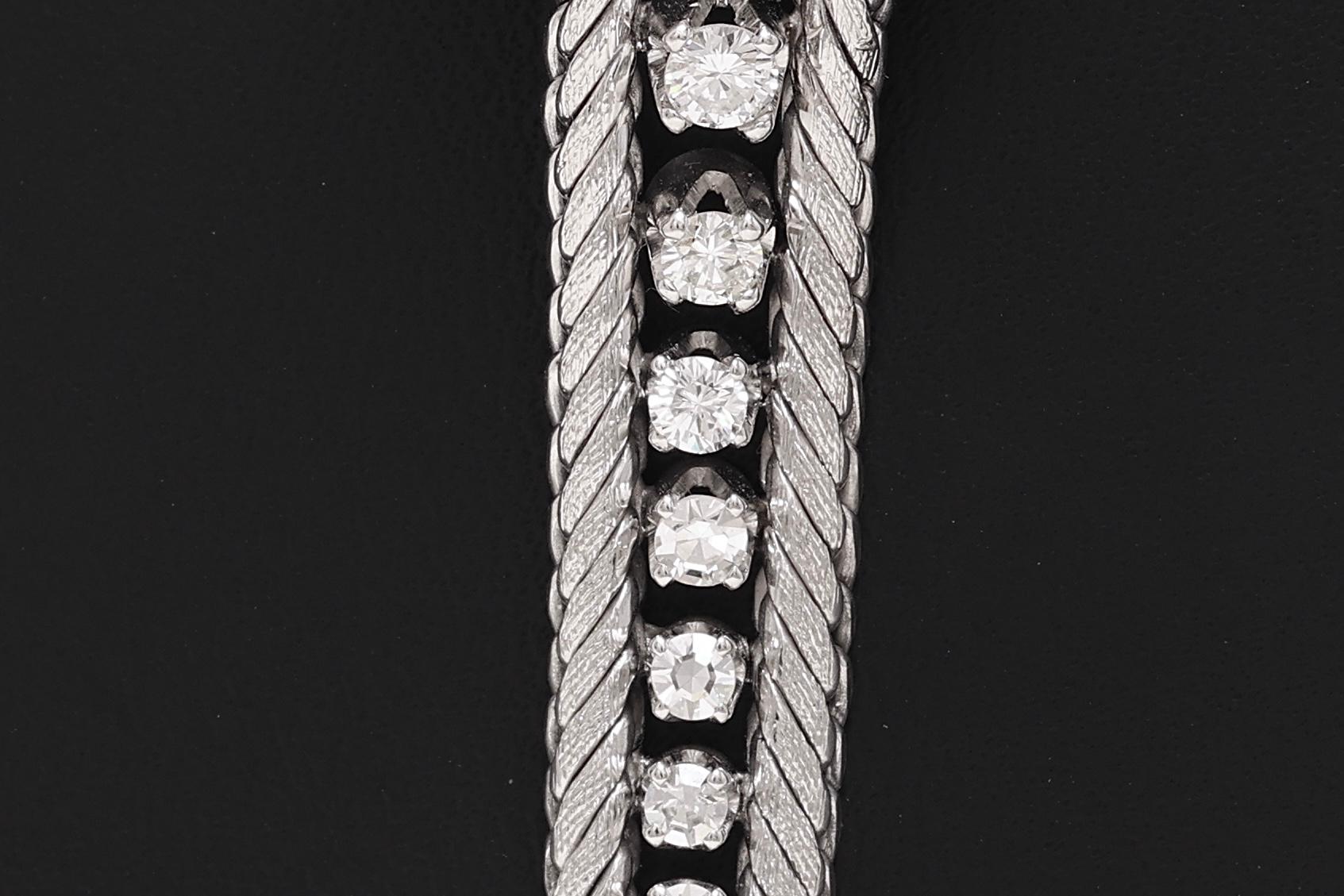 Brilliant Cut 18 kt. White Gold Omega Ladies Automatic Wristwatch with 1.32 ct. Diamonds