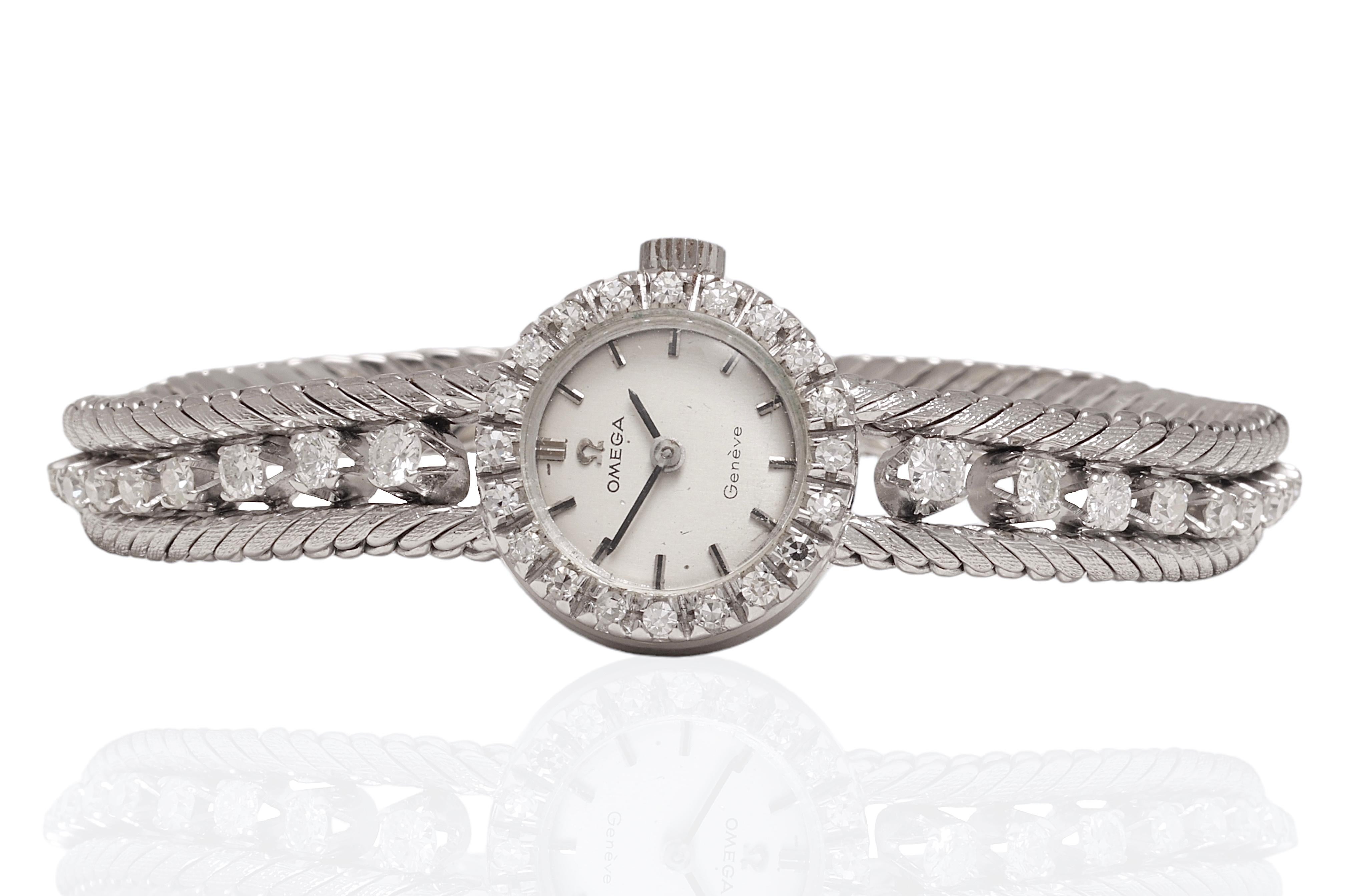 18 kt. White Gold Omega Ladies Automatic Wristwatch with 1.32 ct. Diamonds In Excellent Condition In Antwerp, BE