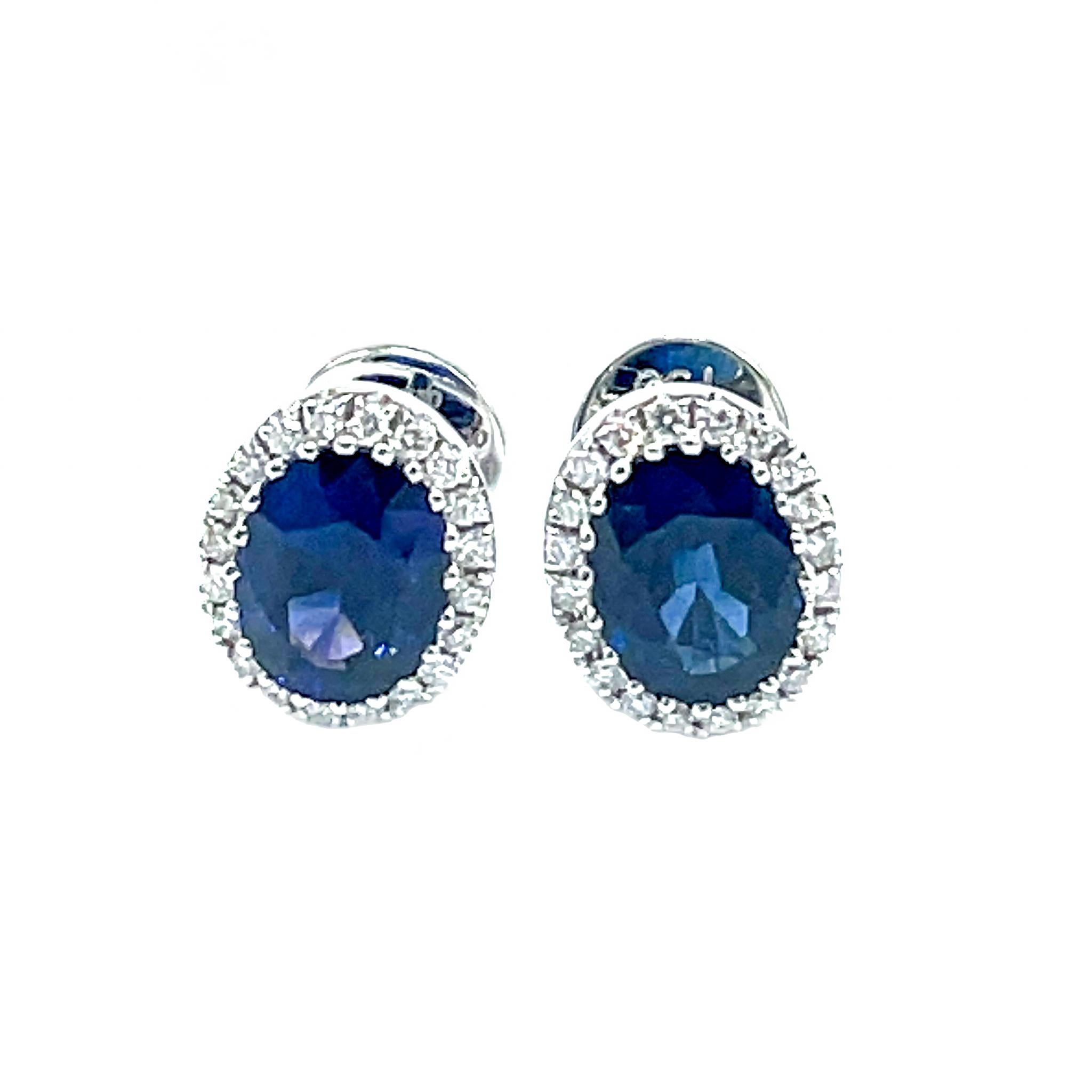 Ohrstecker aus 18 Karat Weißgold mit ovalem Saphir und Diamant (Ovalschliff)