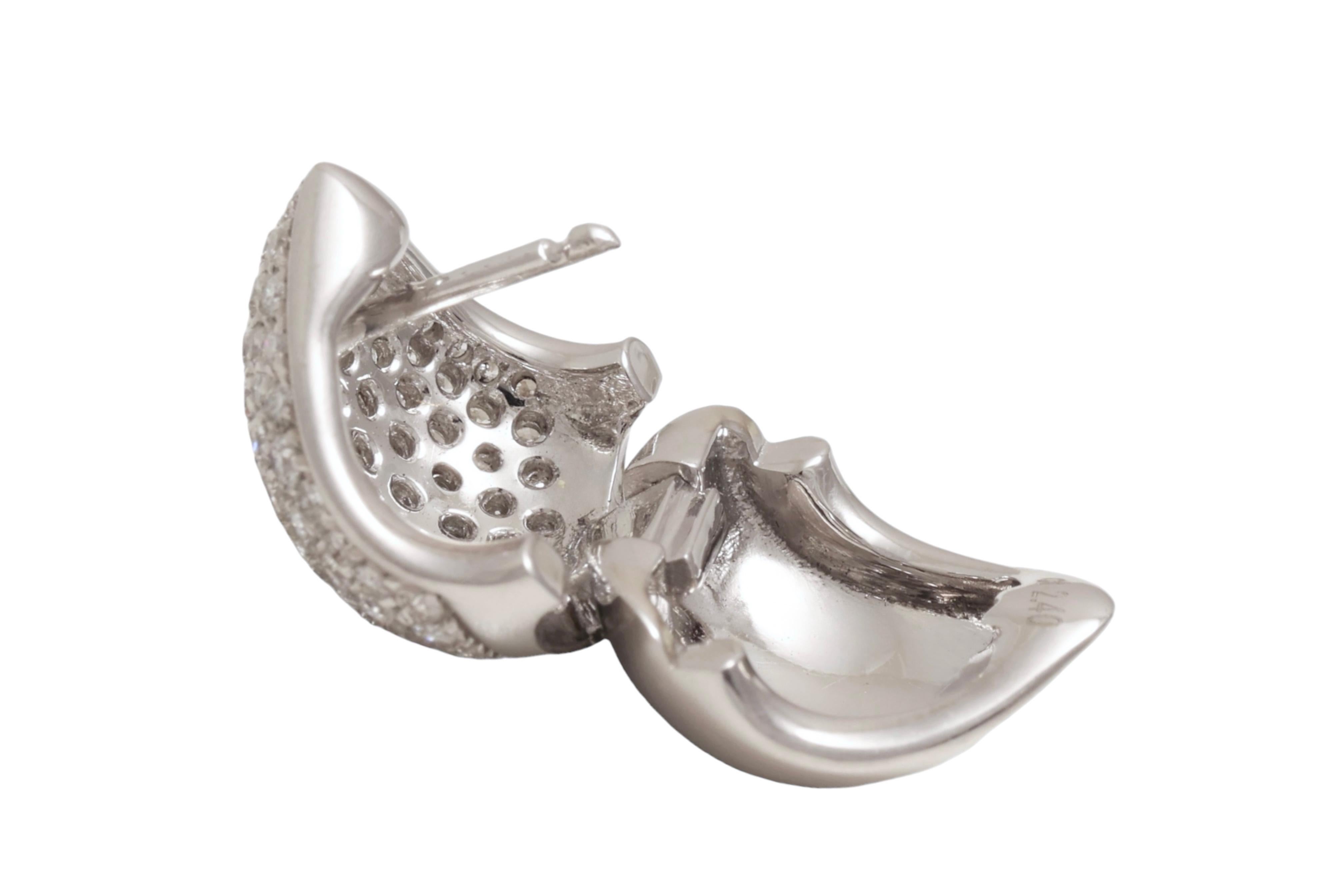 Orecchini con pavé di diamanti in oro bianco 18 Kt in vendita 1