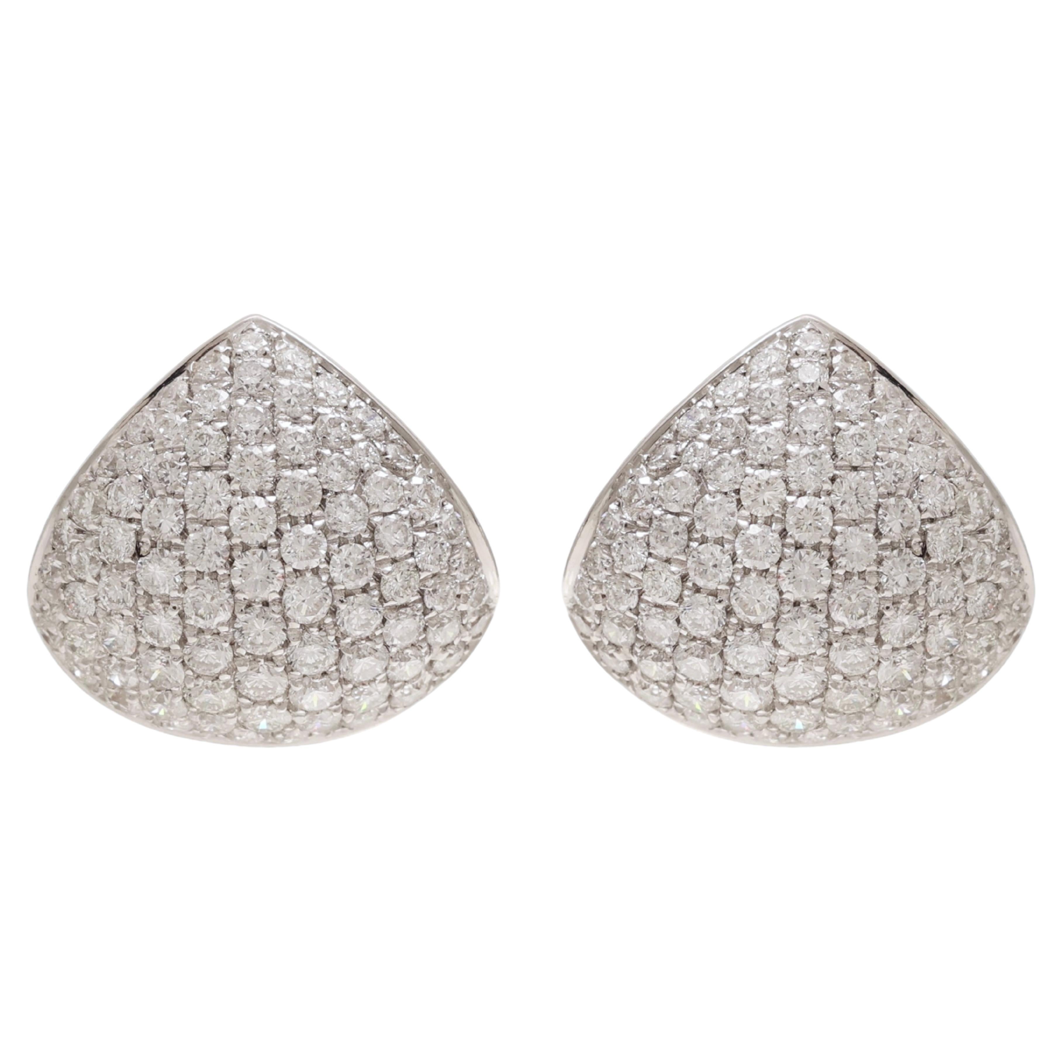 Orecchini con pavé di diamanti in oro bianco 18 Kt in vendita
