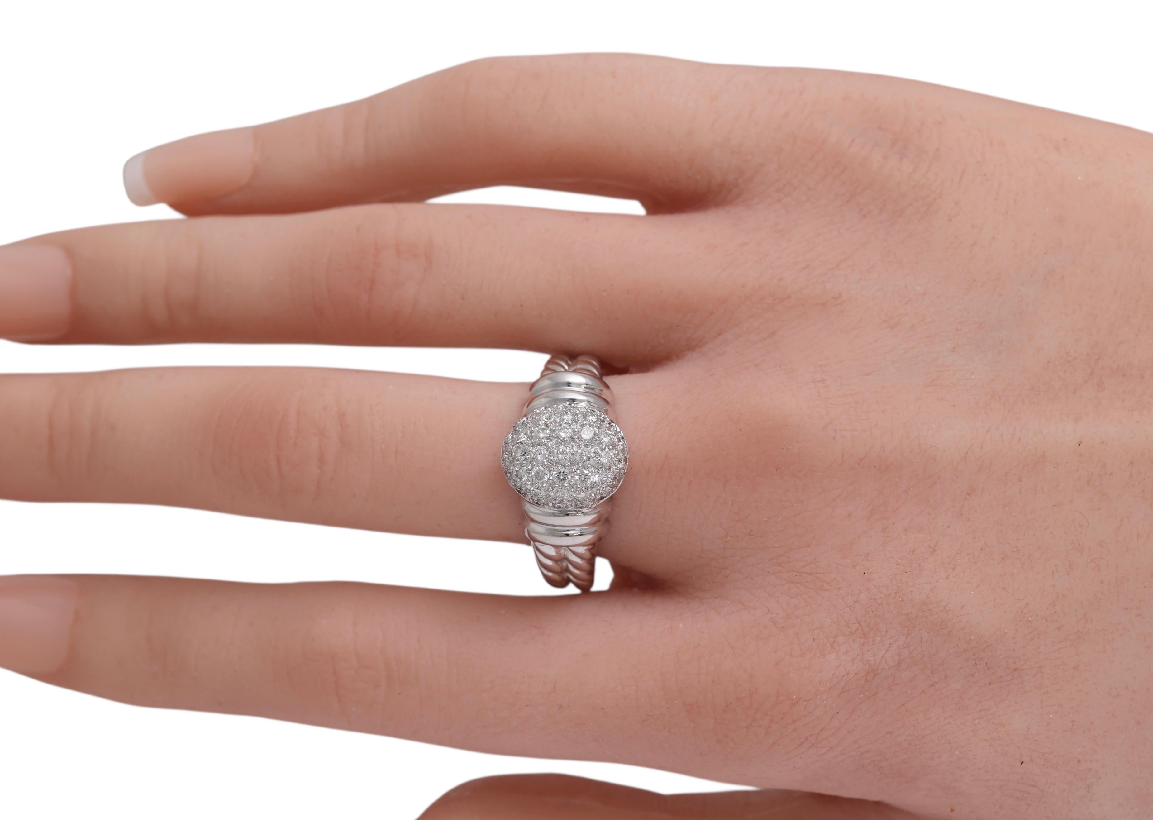 18 Kt White Gold Pavé Diamonds Set Ring For Sale 3