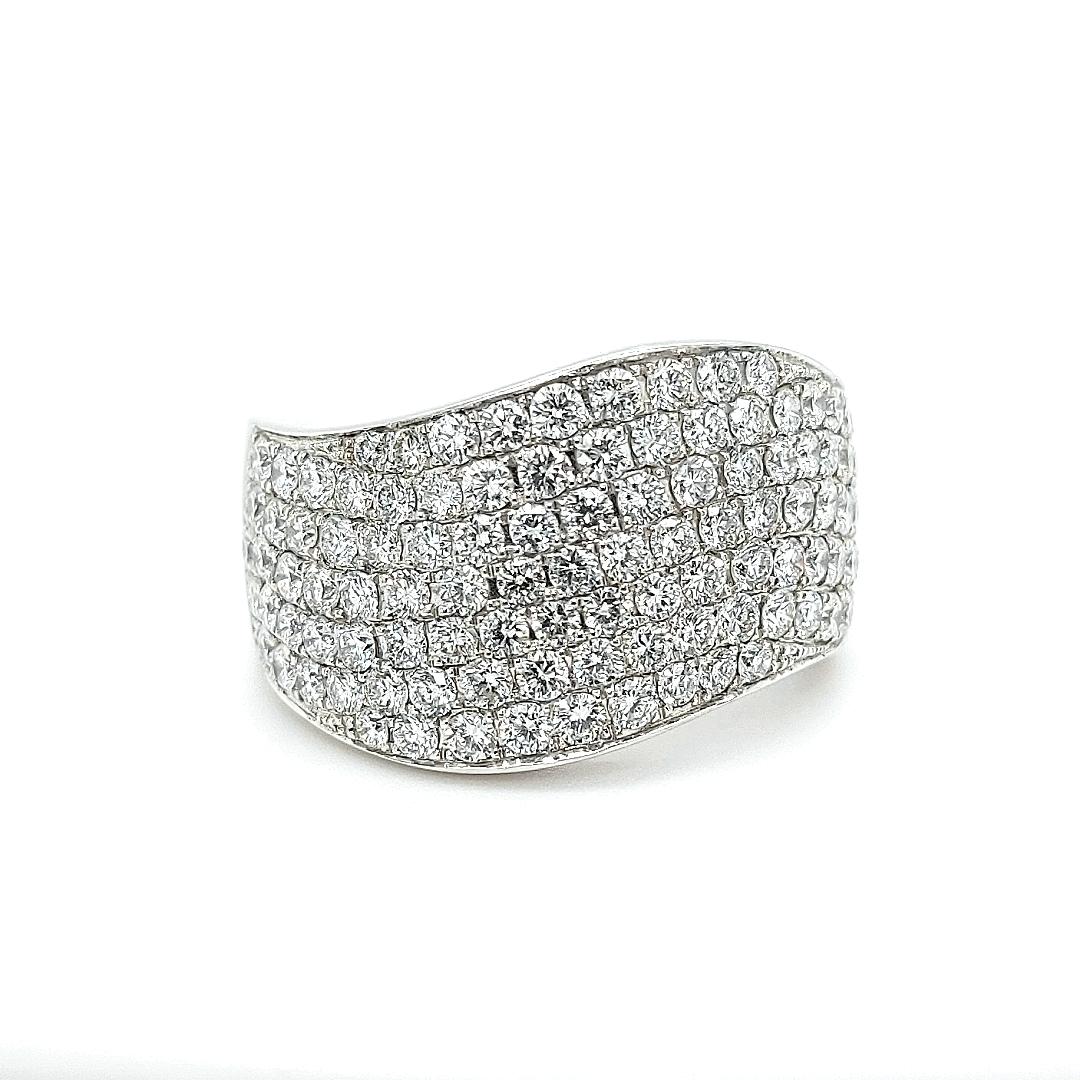 Modern 18kt White Gold Pavé Wave Diamond Ring with 2.6ct Diamonds For Sale