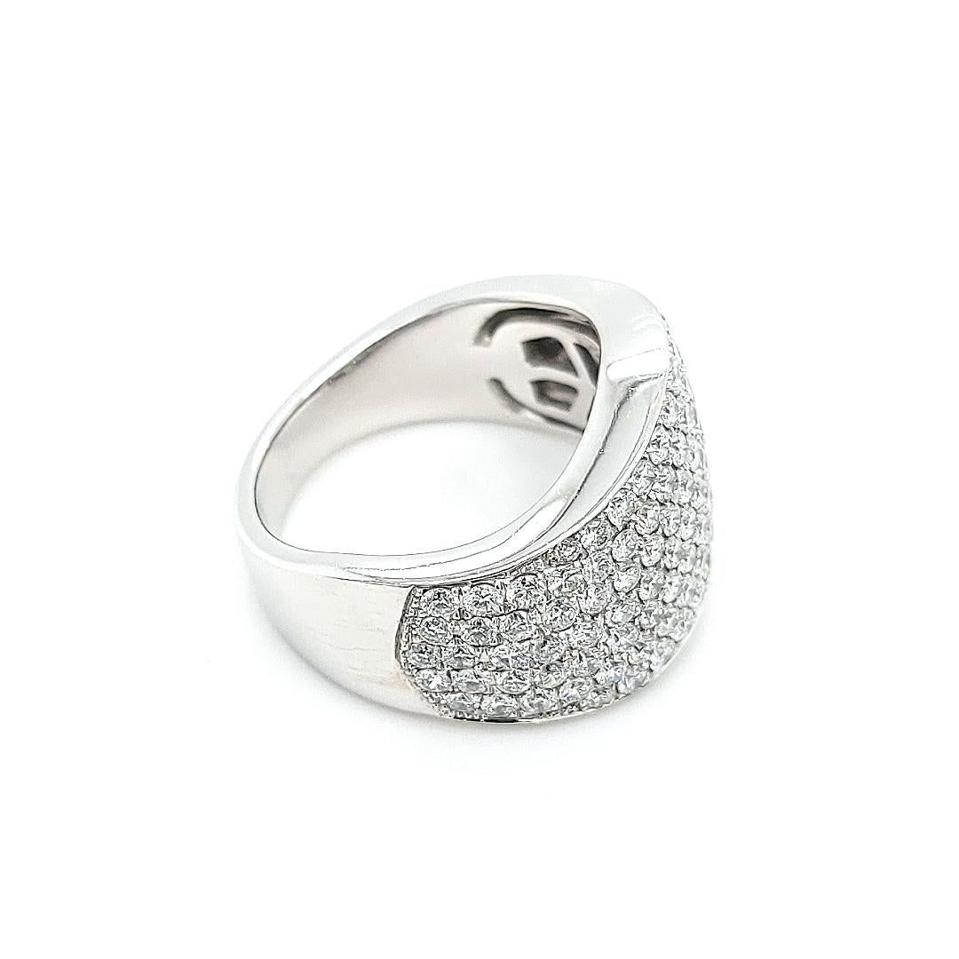 18kt White Gold Pavé Wave Diamond Ring with 2.6ct Diamonds In New Condition For Sale In Antwerp, BE