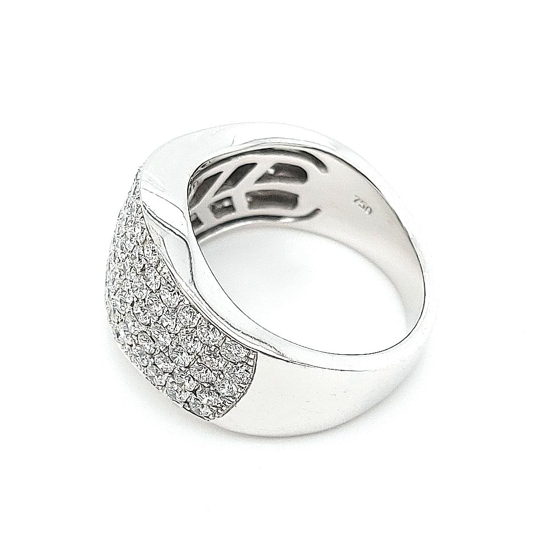 18kt White Gold Pavé Wave Diamond Ring with 2.6ct Diamonds For Sale 1