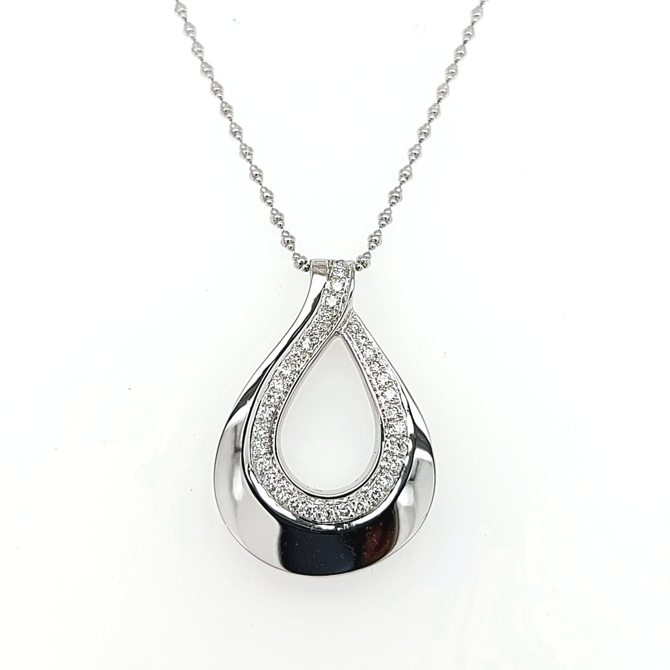 Bellissima collana con ciondolo a forma di pera in oro bianco 18 carati con diamanti

Diamanti: 34 diamanti taglio brillante

Materiale: oro bianco 18 carati

Misure: Lunghezza 25,7 mm x Altezza 37,0 mm x Larghezza 5,2 mm

Peso totale: 18,6 grammi /
