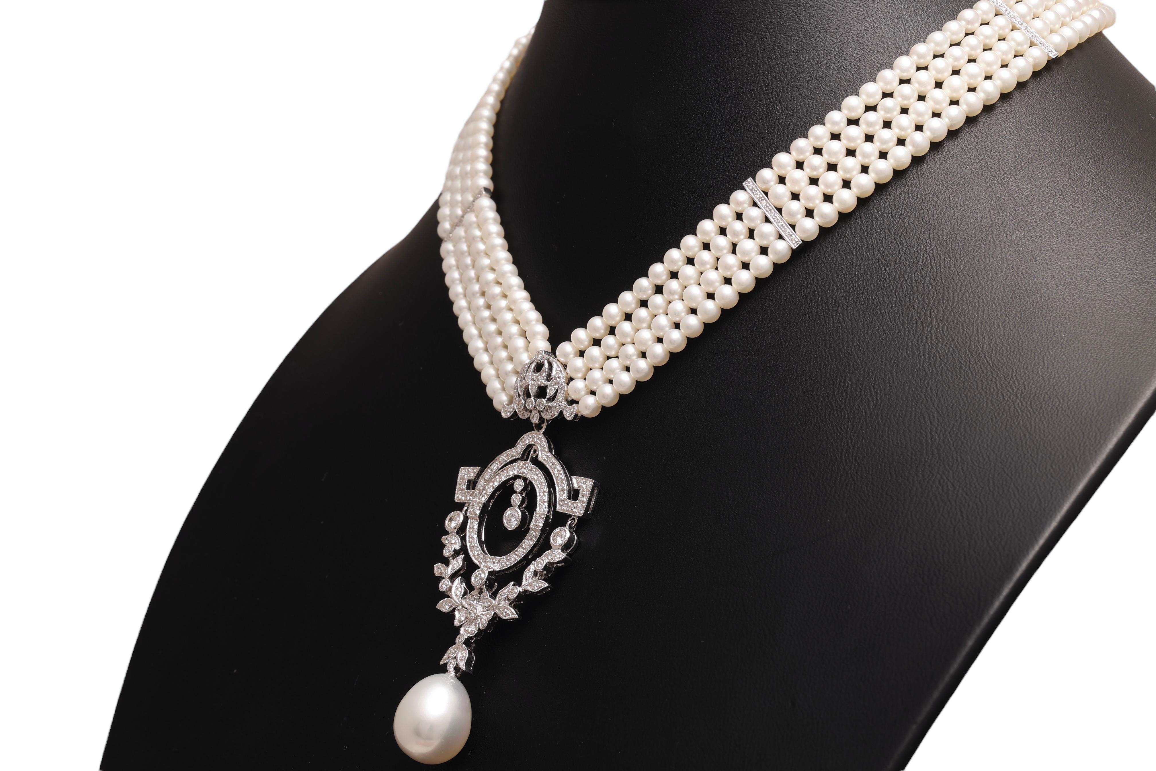 Taille brillant 18 kt. Collier de perles en or blanc avec grande perle des mers du Sud et diamants  en vente