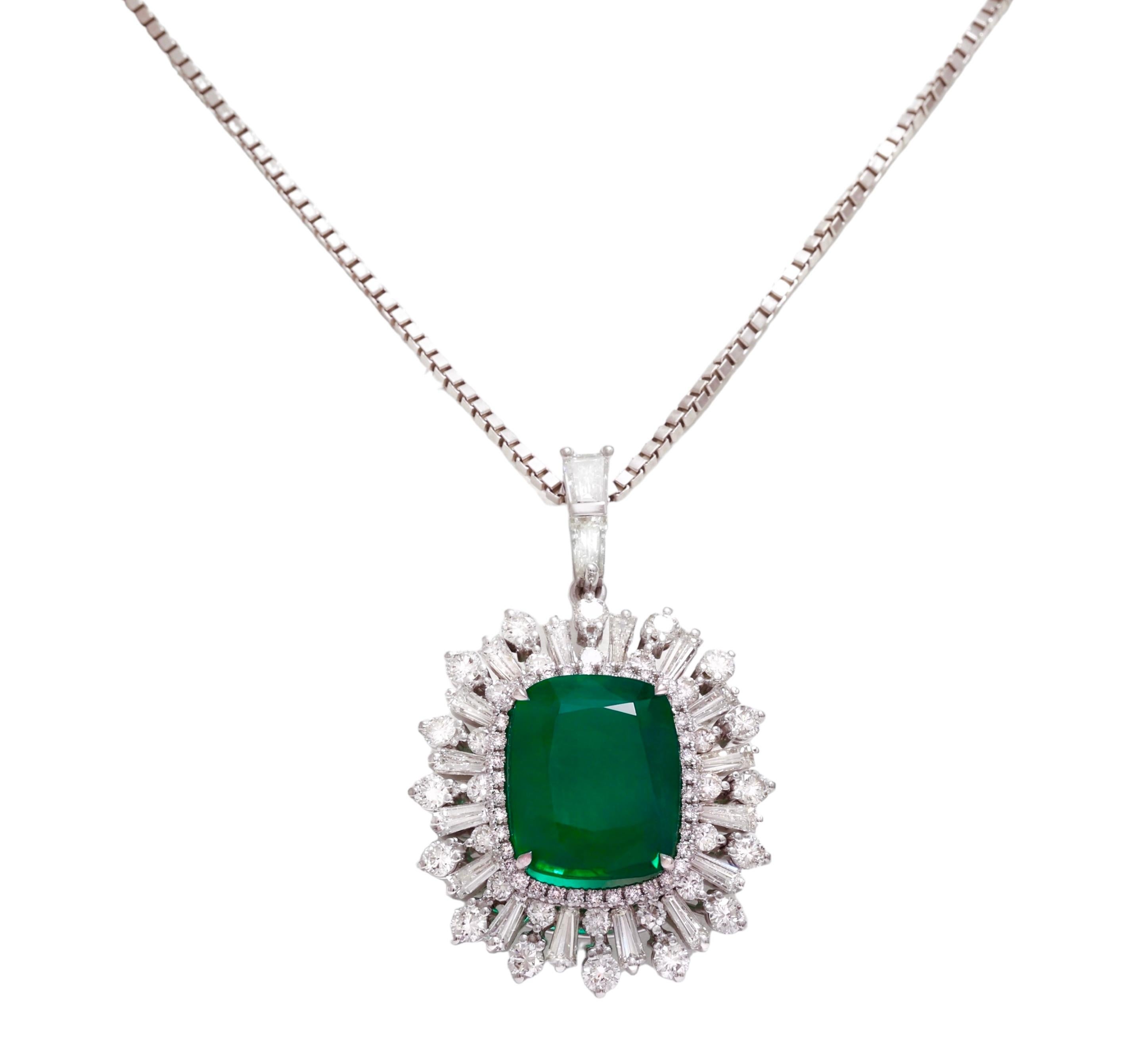 Stunning 18 Kt White Gold Pendant / Hanger Intense Green Emerald 10.54 Ct & Diamonds

Emerald: Intense green, cushion shape Zambia emerald, 10.54 ct. Comes with CGL certificate

Diamonds: Tapered cut diamonds together 2.46 ct.
Brilliant cut: