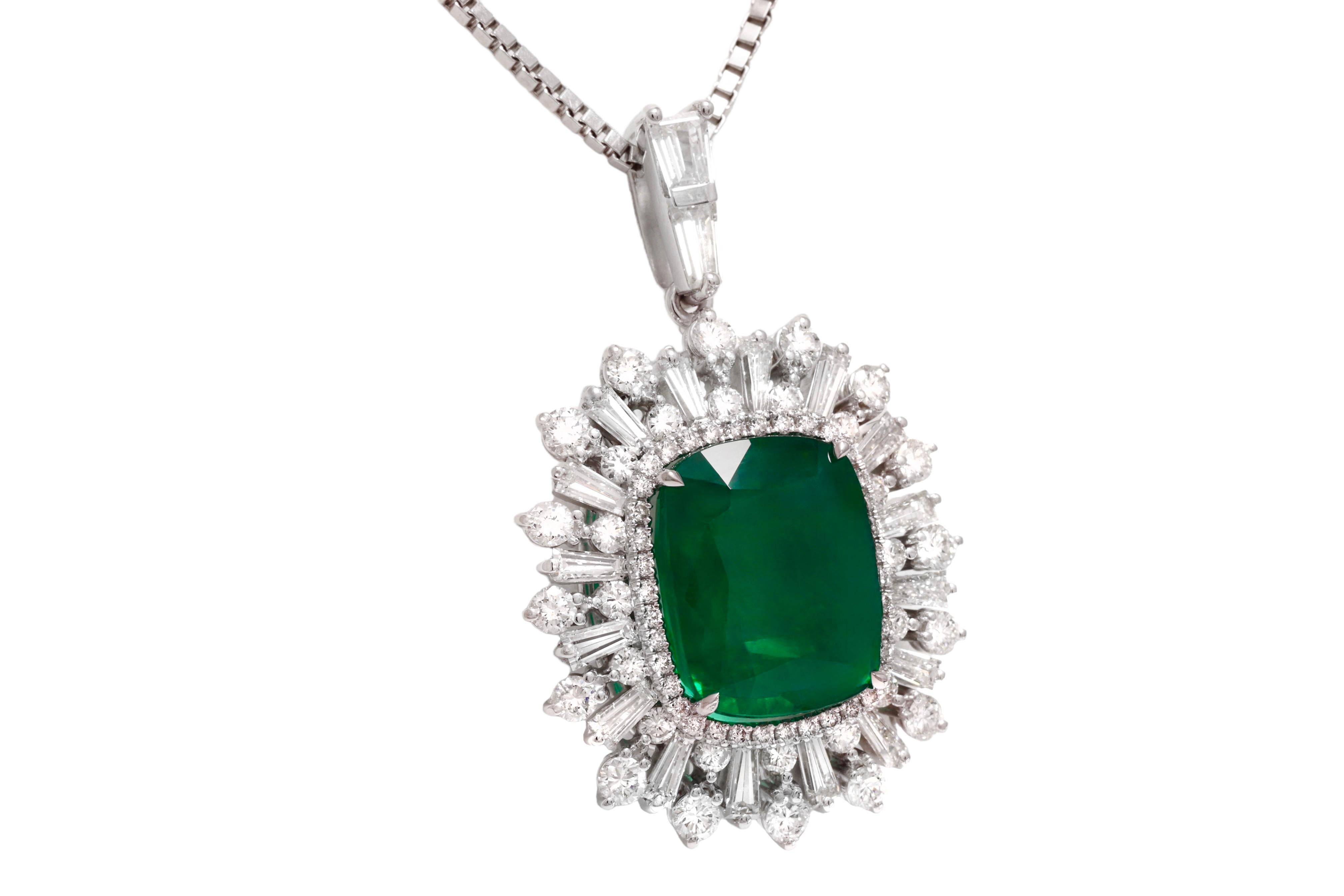 Emerald Cut 18 Kt White Gold Pendant / Hanger Intense Green Emerald 10.5 Ct & Diamonds For Sale