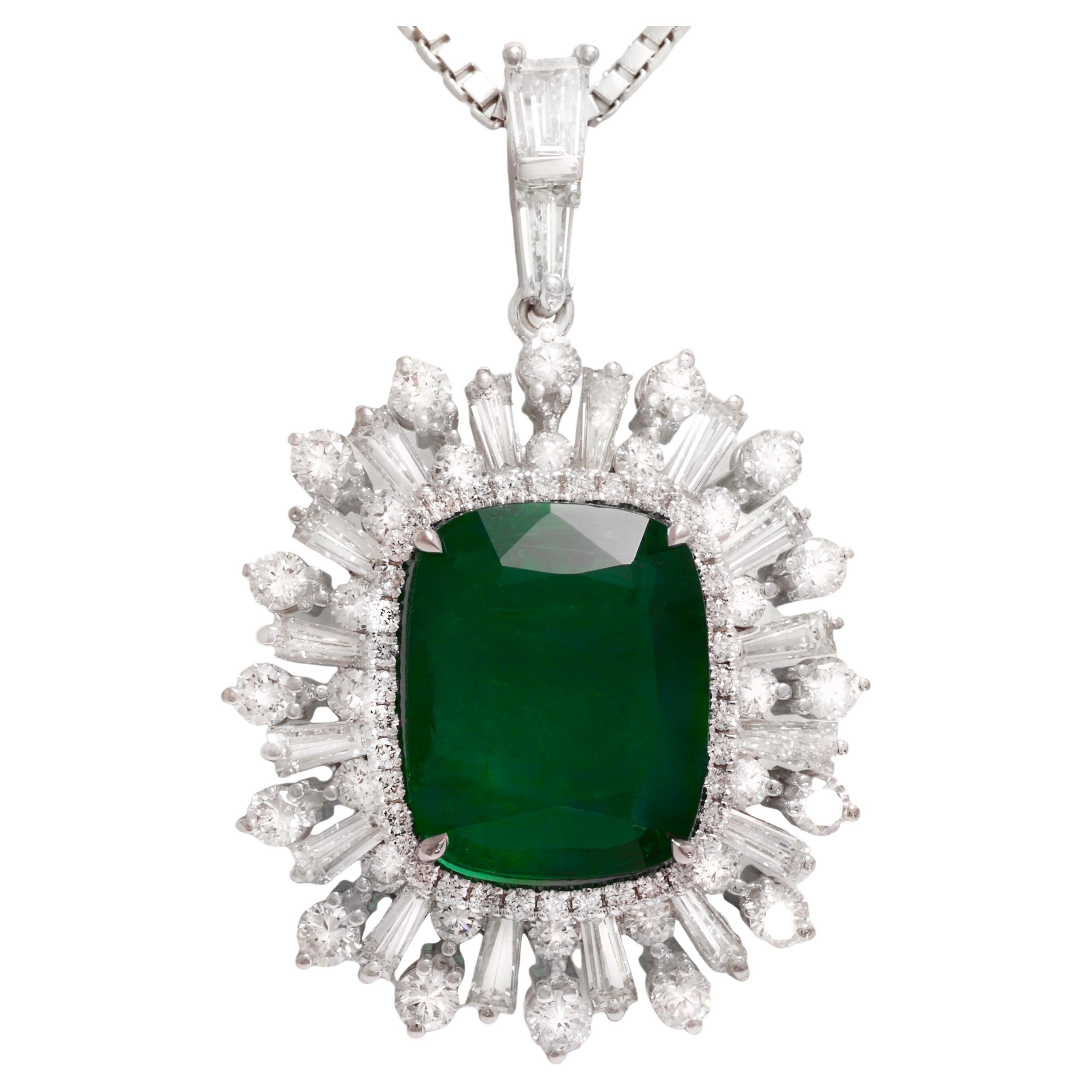 18 Kt White Gold Pendant / Hanger Intense Green Emerald 10.5 Ct & Diamonds For Sale