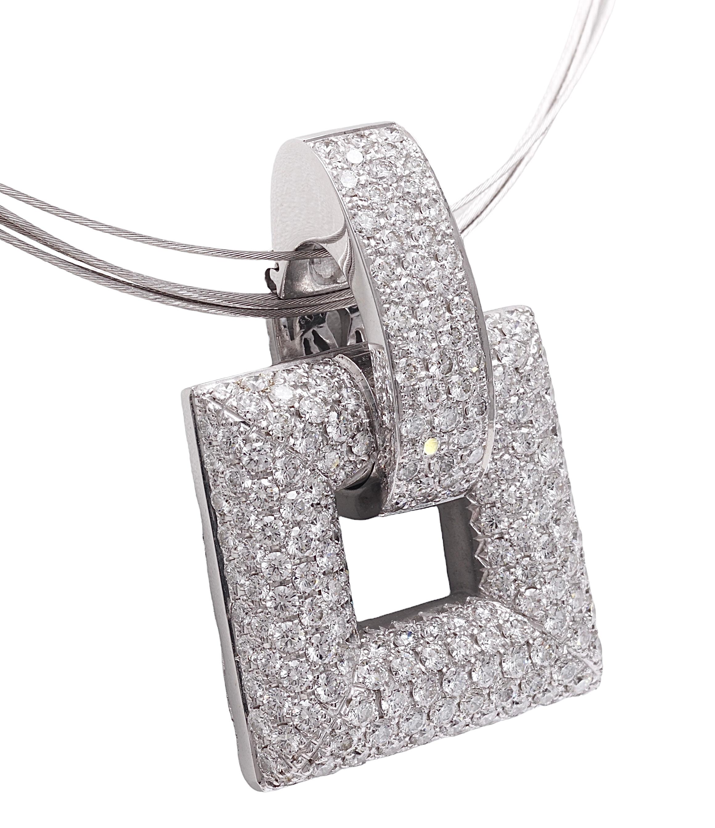 Stunning 18 kt white gold Pendant with 4.16 ct. Diamonds, 18 kt. Gold Multi strand Necklace

Diamonds: Brilliant cut diamonds together 5.75 ct.

Material: 18 kt white gold

Measurements: Pendant 24.5 mm x 37 mm x 13.8 mm
Necklace: 40 cm long

Total