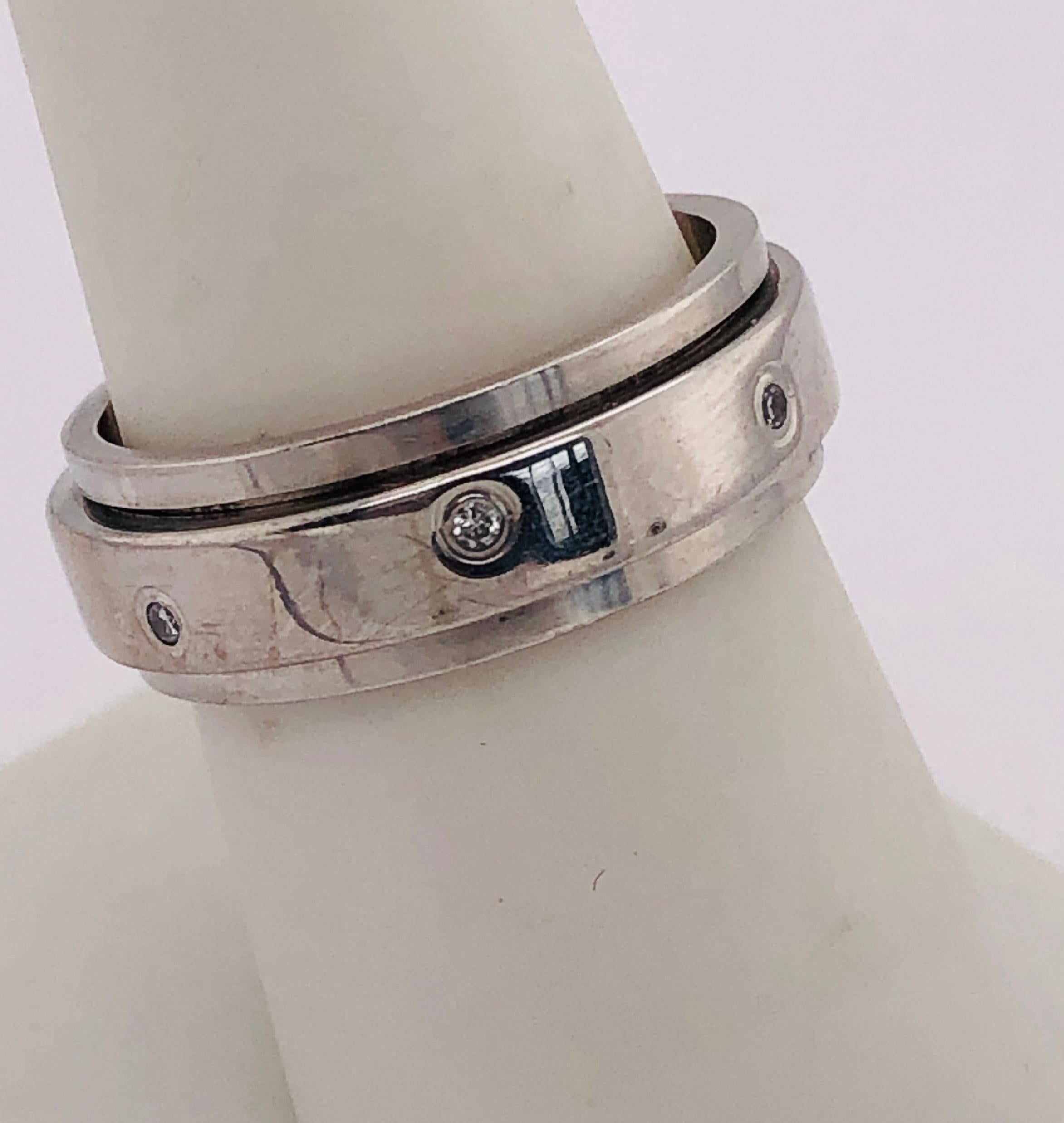 Modern 18 Karat White Gold Piaget Luxury Turning Wedding Band Ring with Diamonds For Sale