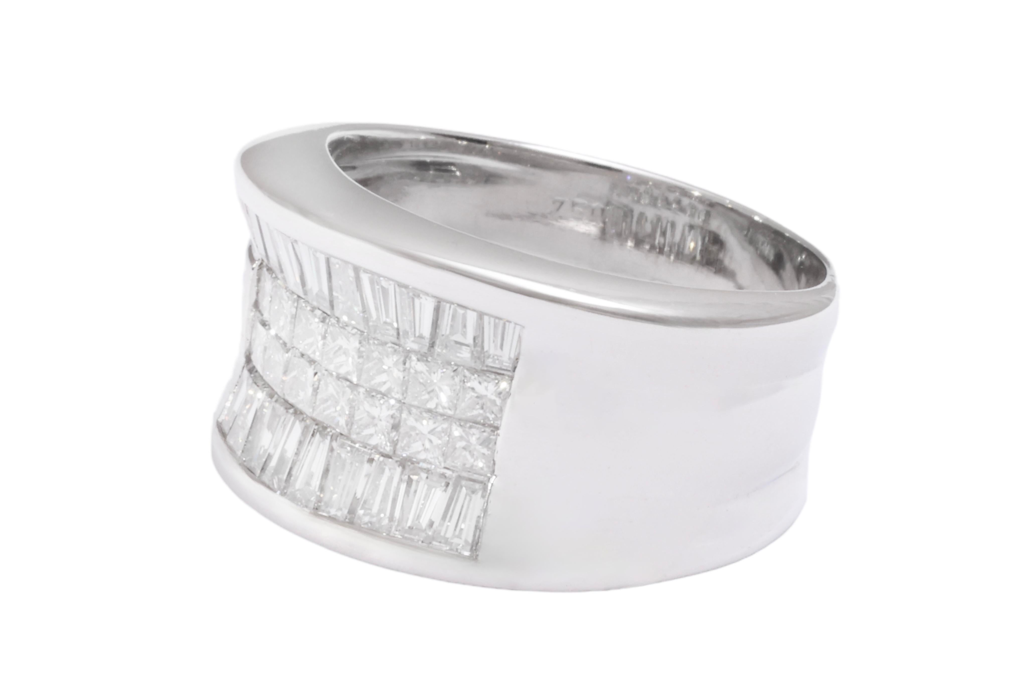 Princess Cut 18 Kt White Gold Princess & Tapered Baguette Diamond Ring For Sale