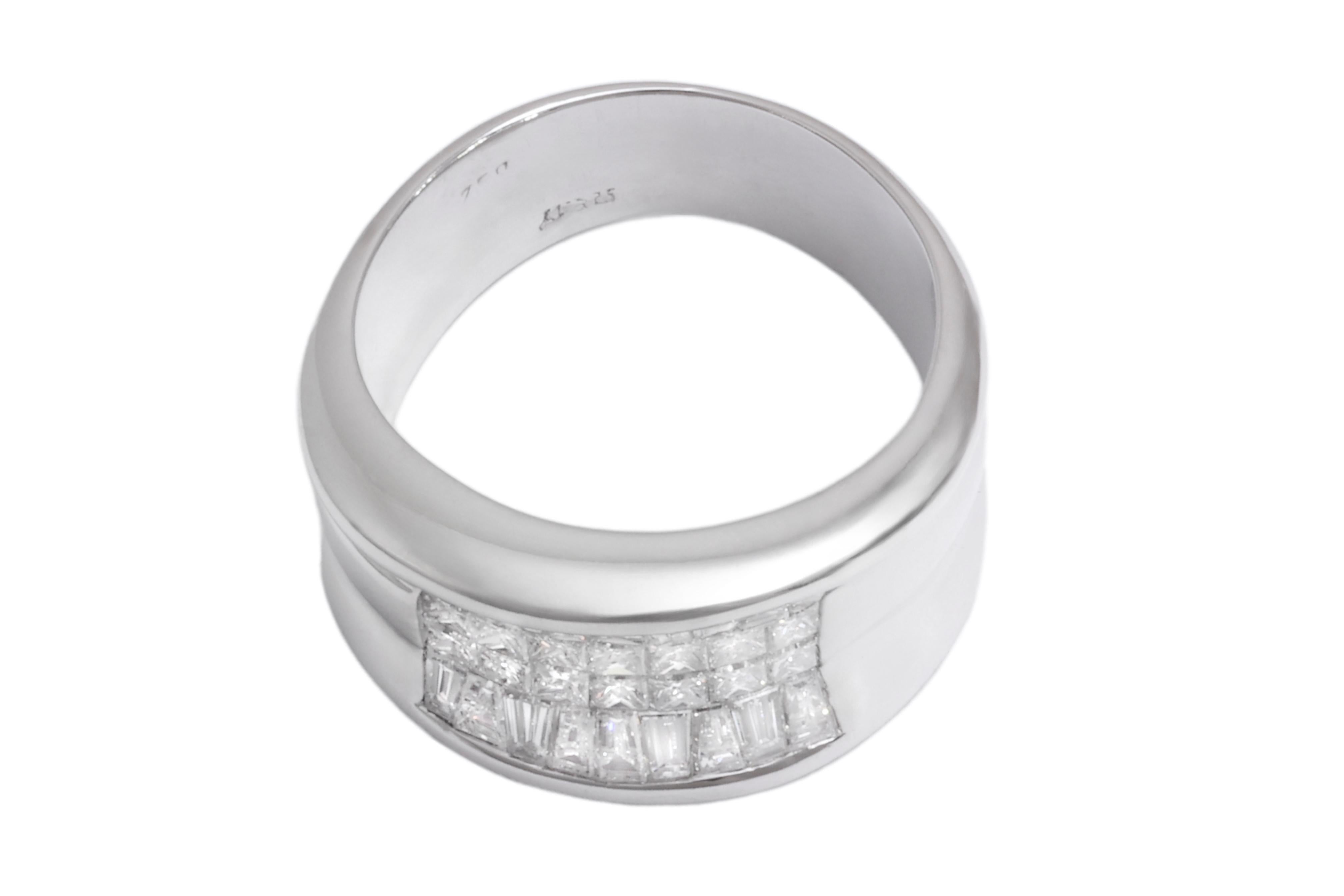 18 Kt White Gold Princess & Tapered Baguette Diamond Ring For Sale 1