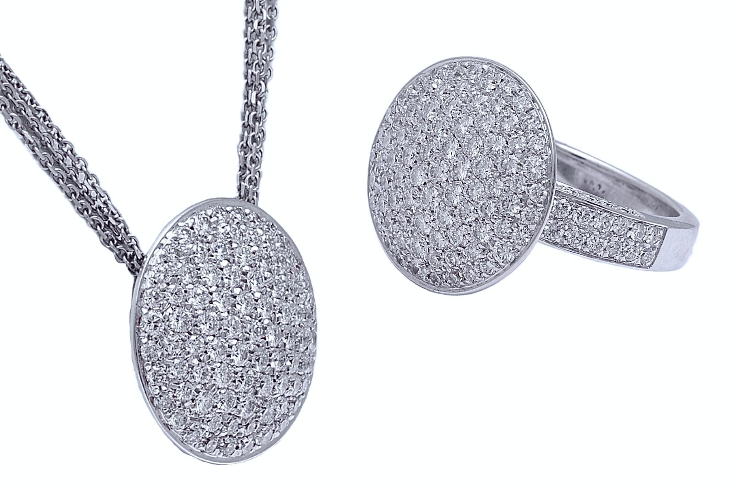 18 kt. White Gold Reversible Necklace With 1.74 ct. Diamonds, Has Matching Ring  For Sale 2