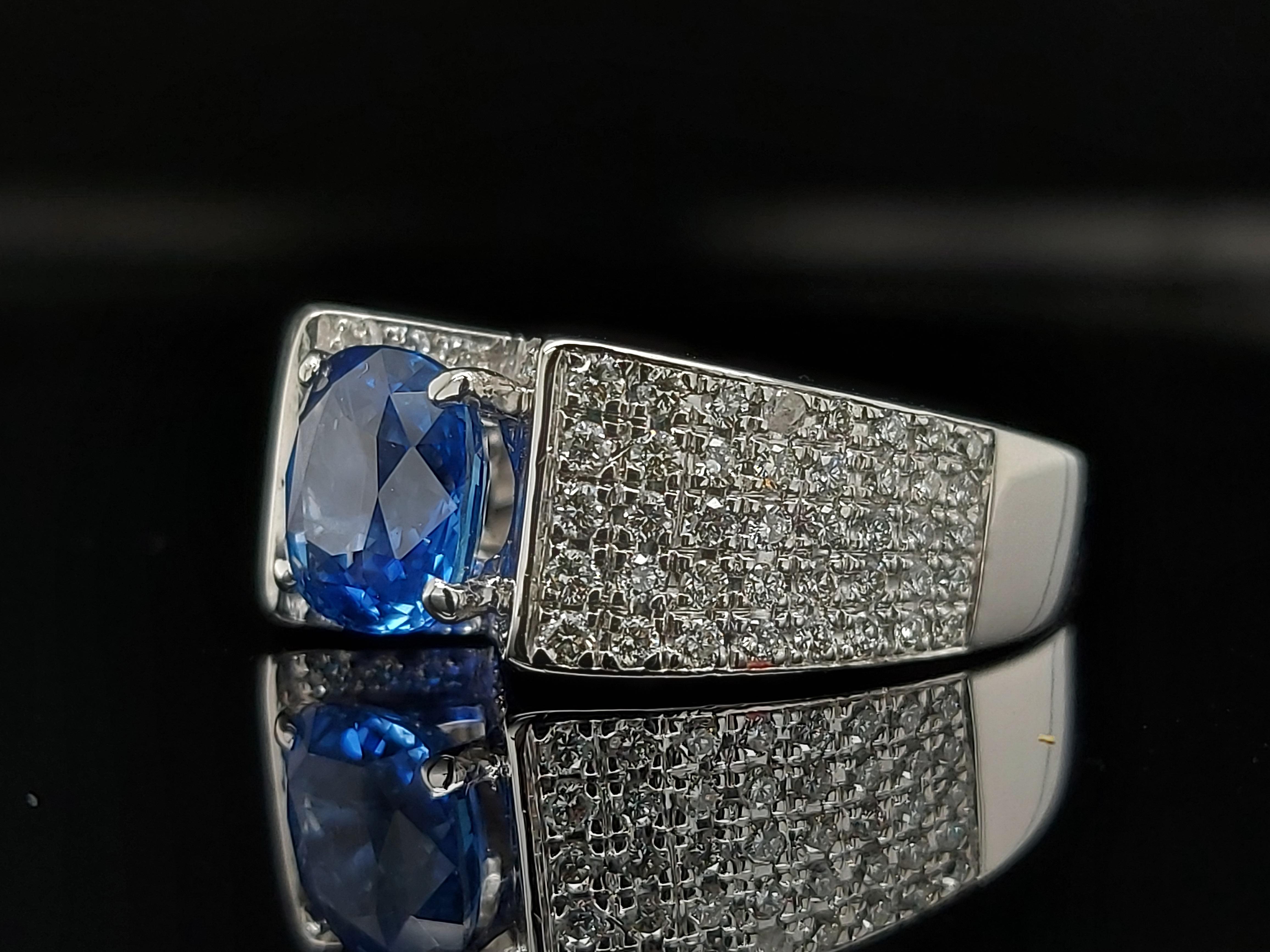 Contemporary 18 Karat Gold Ring .92 Brilliant Diamonds and Ceylon No Heat 2.35 Carat Sapphire For Sale