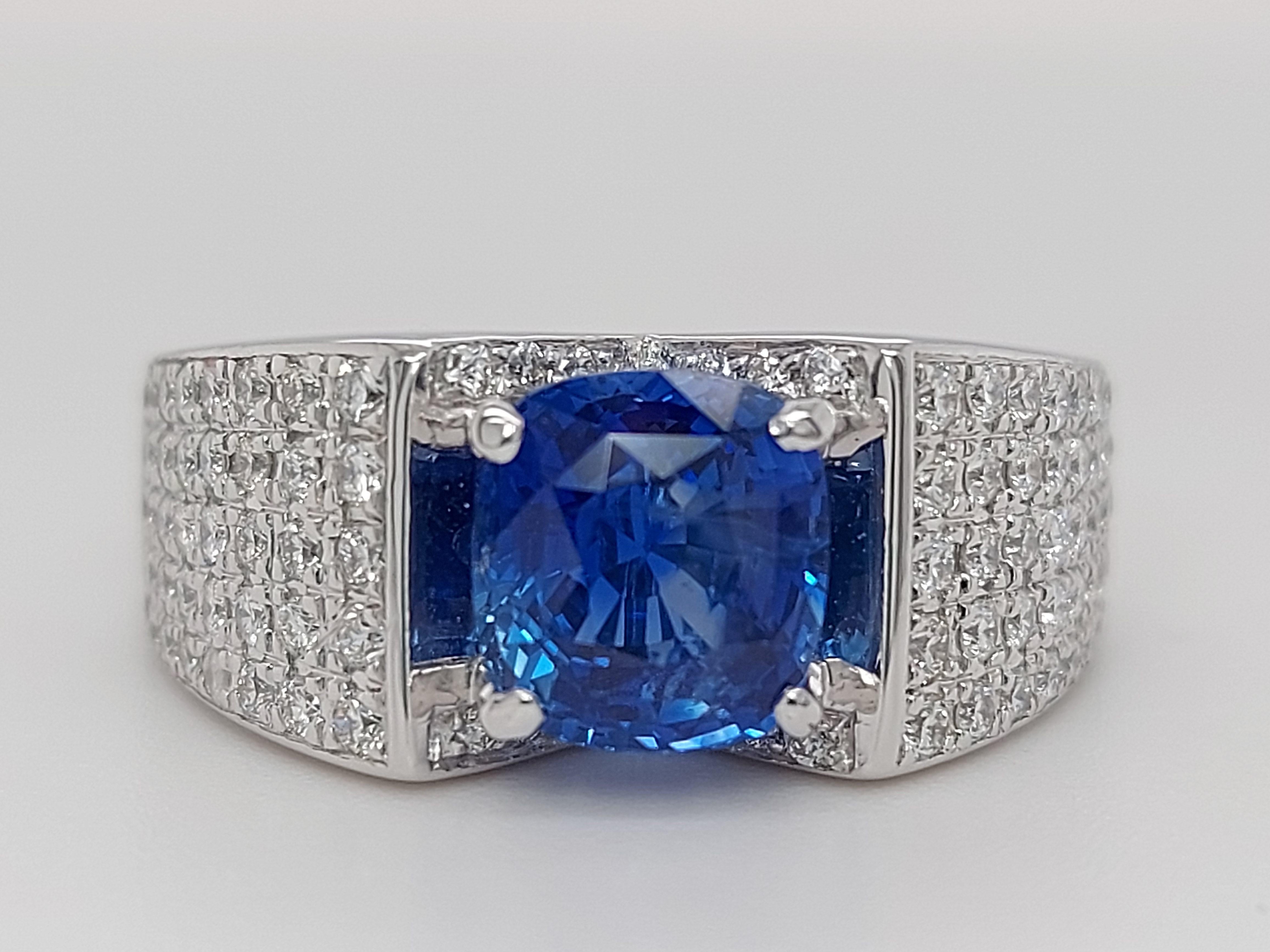 Women's or Men's 18 Karat Gold Ring .92 Brilliant Diamonds and Ceylon No Heat 2.35 Carat Sapphire For Sale