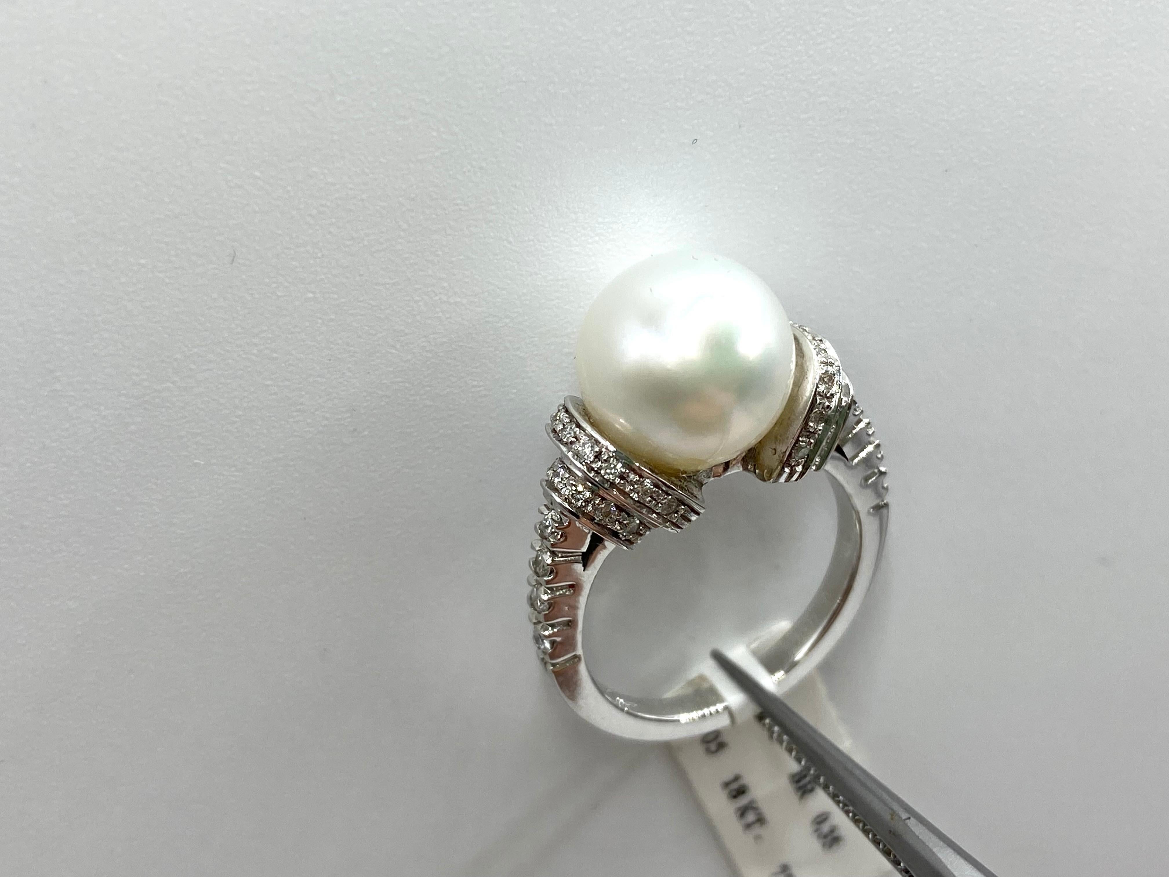 18 Kt White Gold Ring, Australian Cultured Pearl, Brilliant Cut Diamonds For Sale 1
