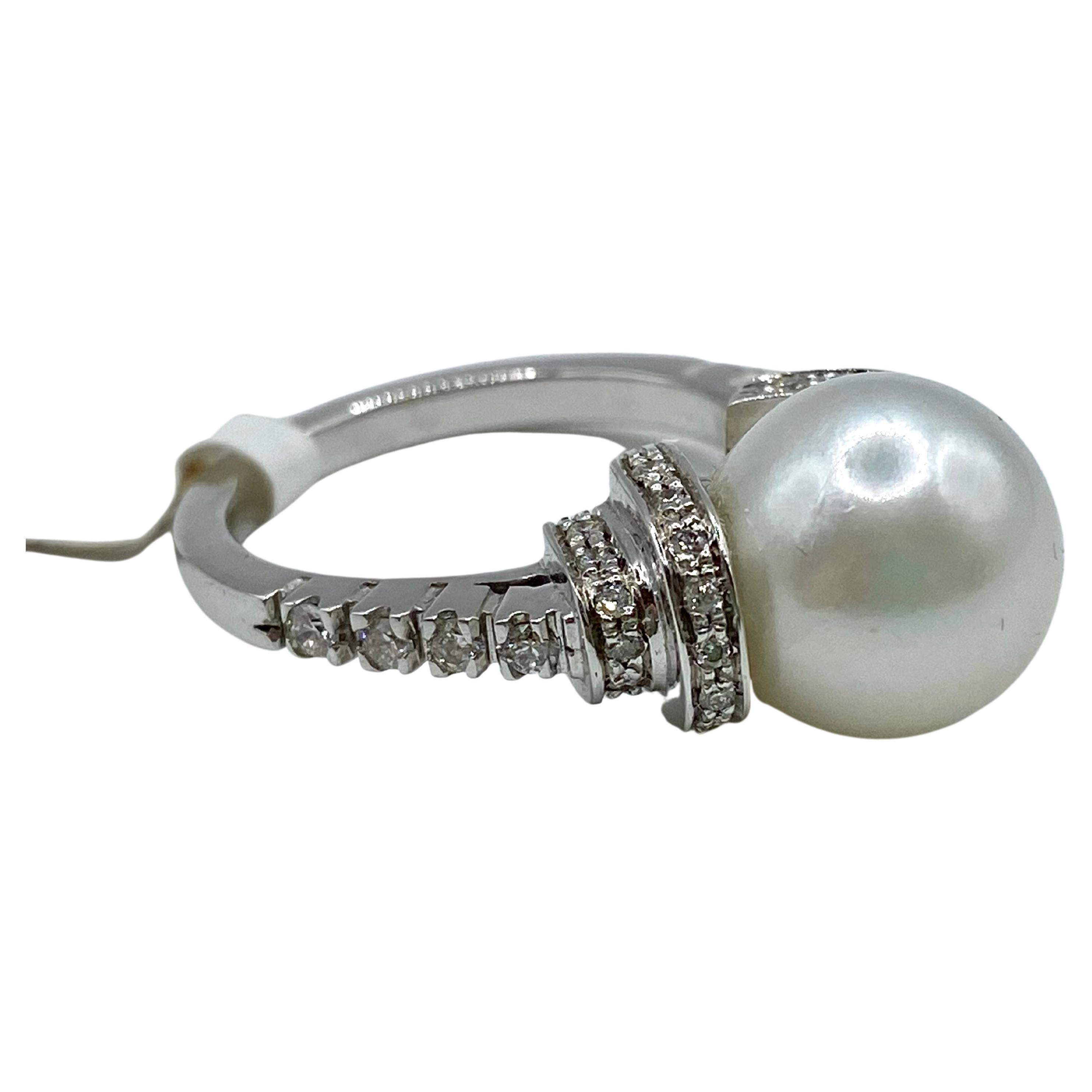 18 Kt White Gold Ring, Australian Cultured Pearl, Brilliant Cut Diamonds For Sale