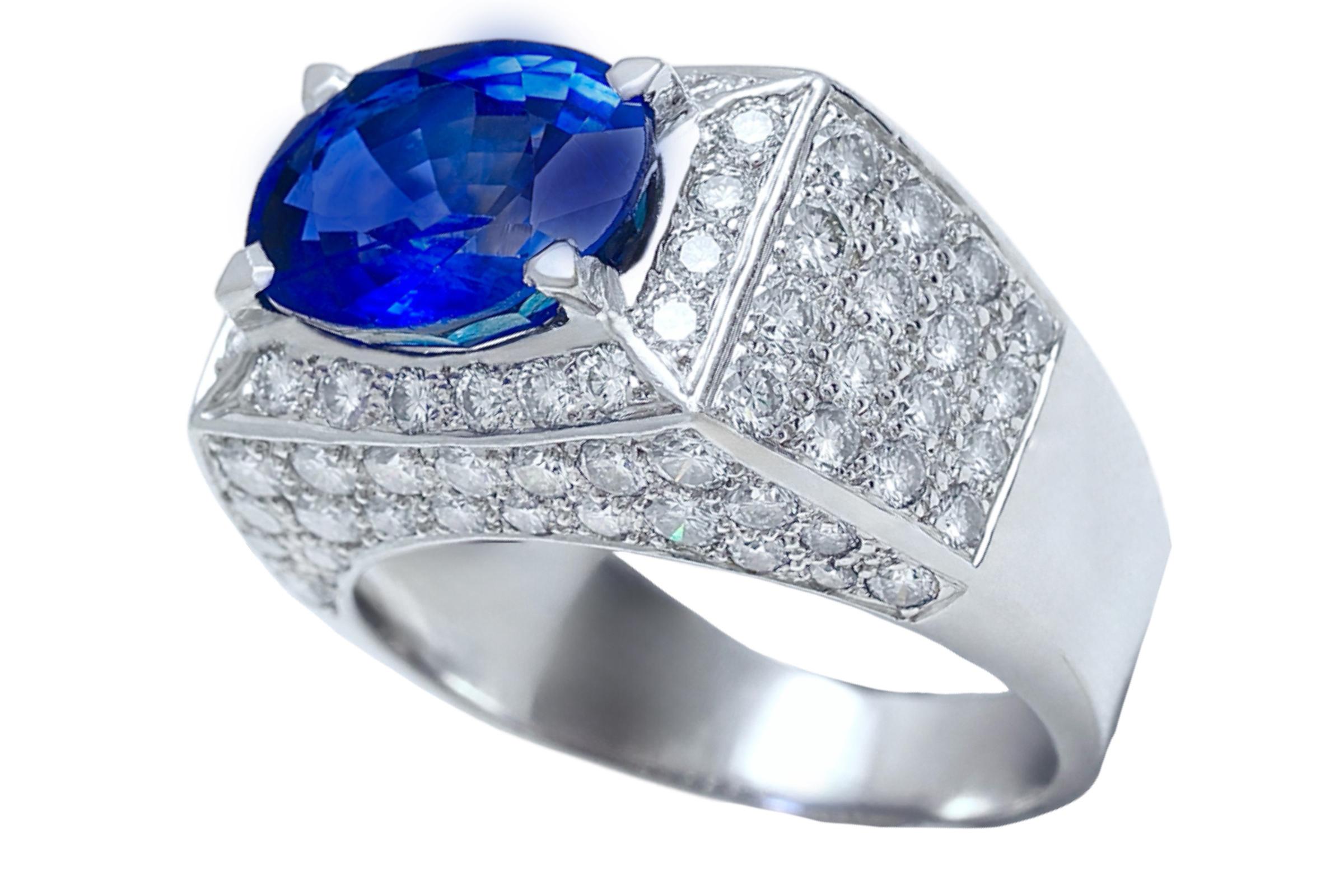 Oval Cut 18 kt White Gold Ring, Ceylon Intense Blue Sapphire 6.3 Ct, Amazing Color For Sale
