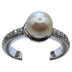 18 Kt White Gold Ring, Cultured Pearl, Brilliant Cut Diamonds