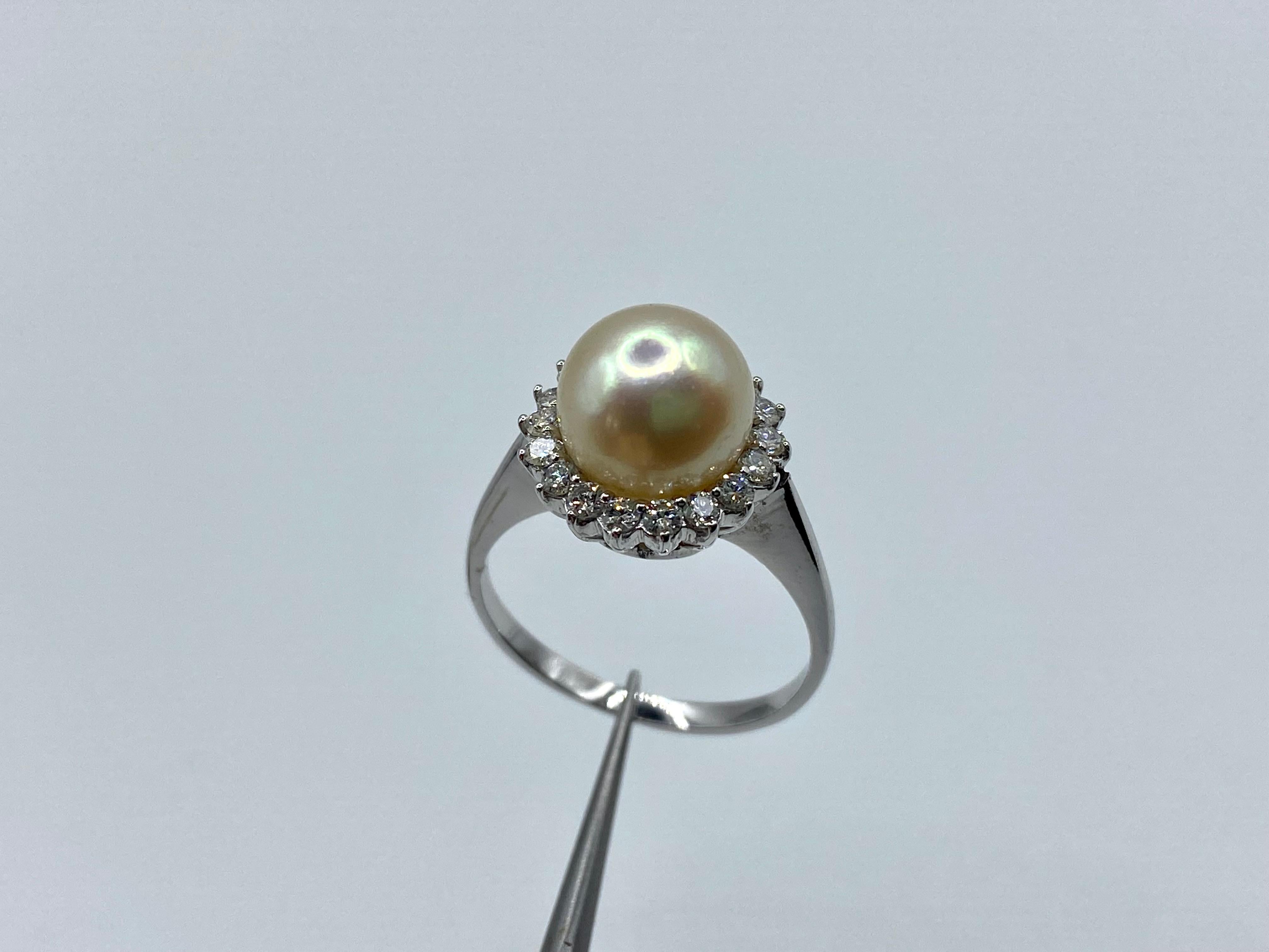 18 Kt White Gold Ring, Cultured Pearl, Brilliant Cut Diamonds In Good Condition For Sale In Palermo, IT