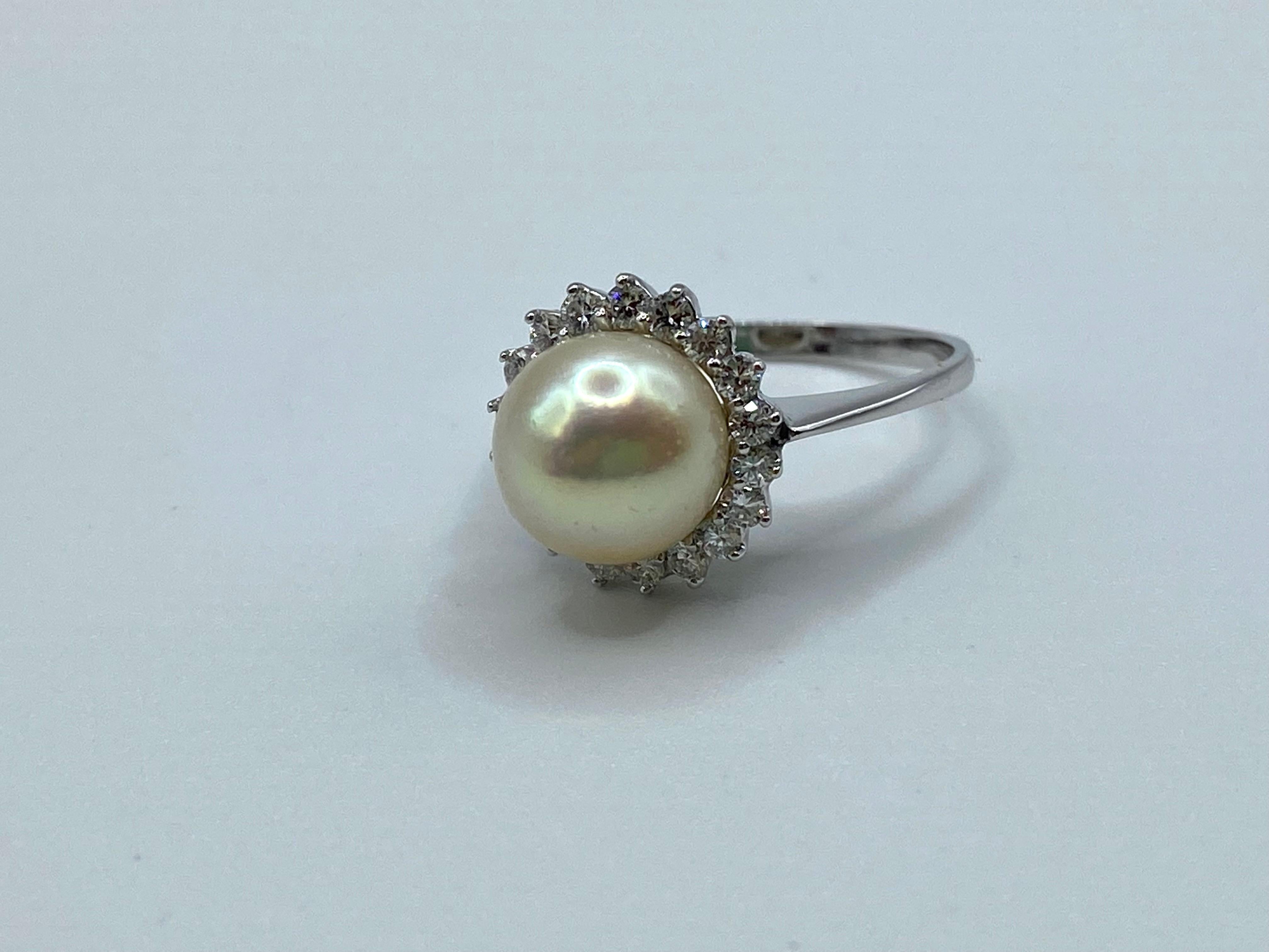 18 Kt White Gold Ring, Cultured Pearl, Brilliant Cut Diamonds For Sale 1