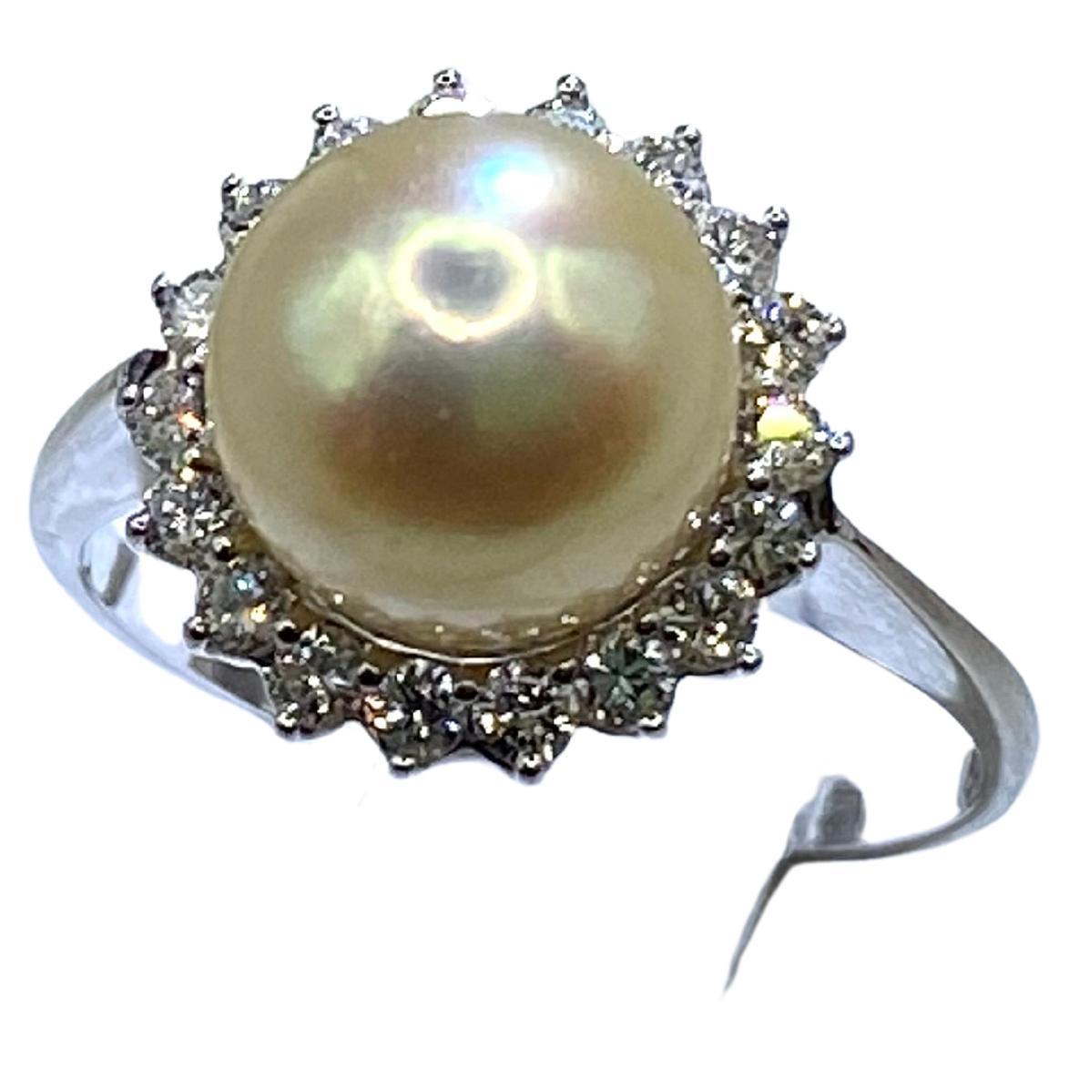 18 Kt White Gold Ring, Cultured Pearl, Brilliant Cut Diamonds For Sale