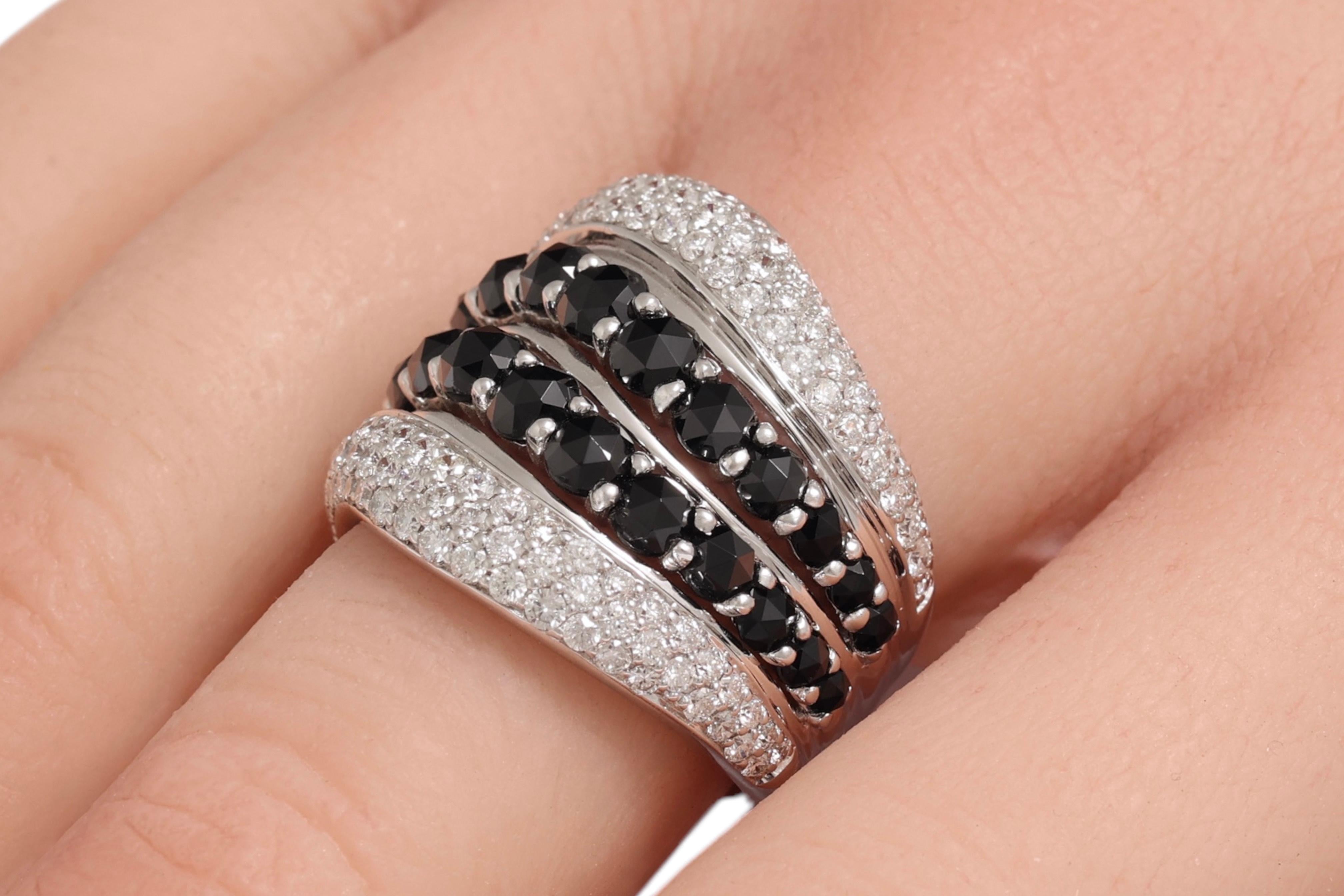 18 Kt White Gold Ring, Diamonds & Onyx For Sale 5