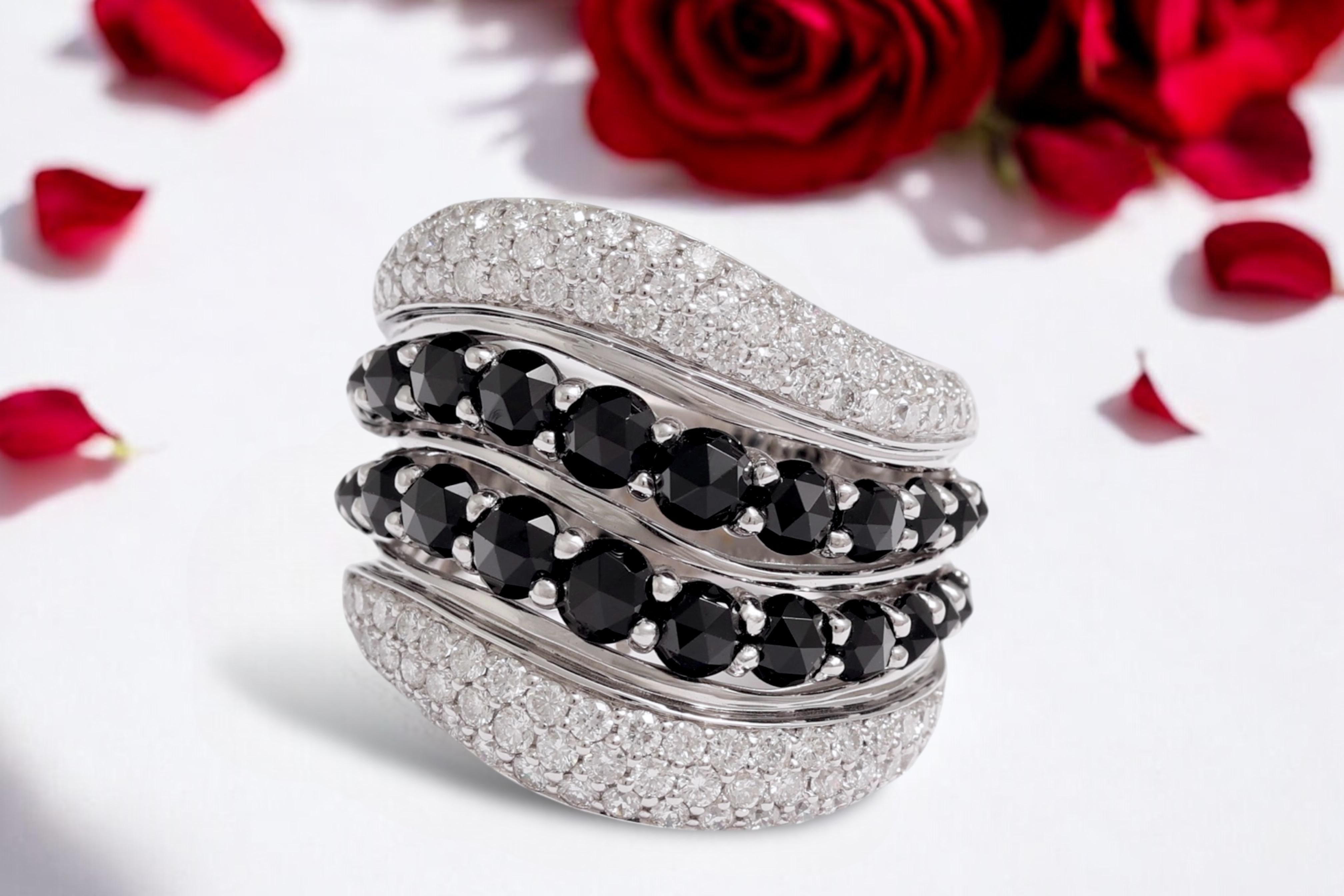 18 Kt White Gold Ring, Diamonds & Onyx For Sale 6