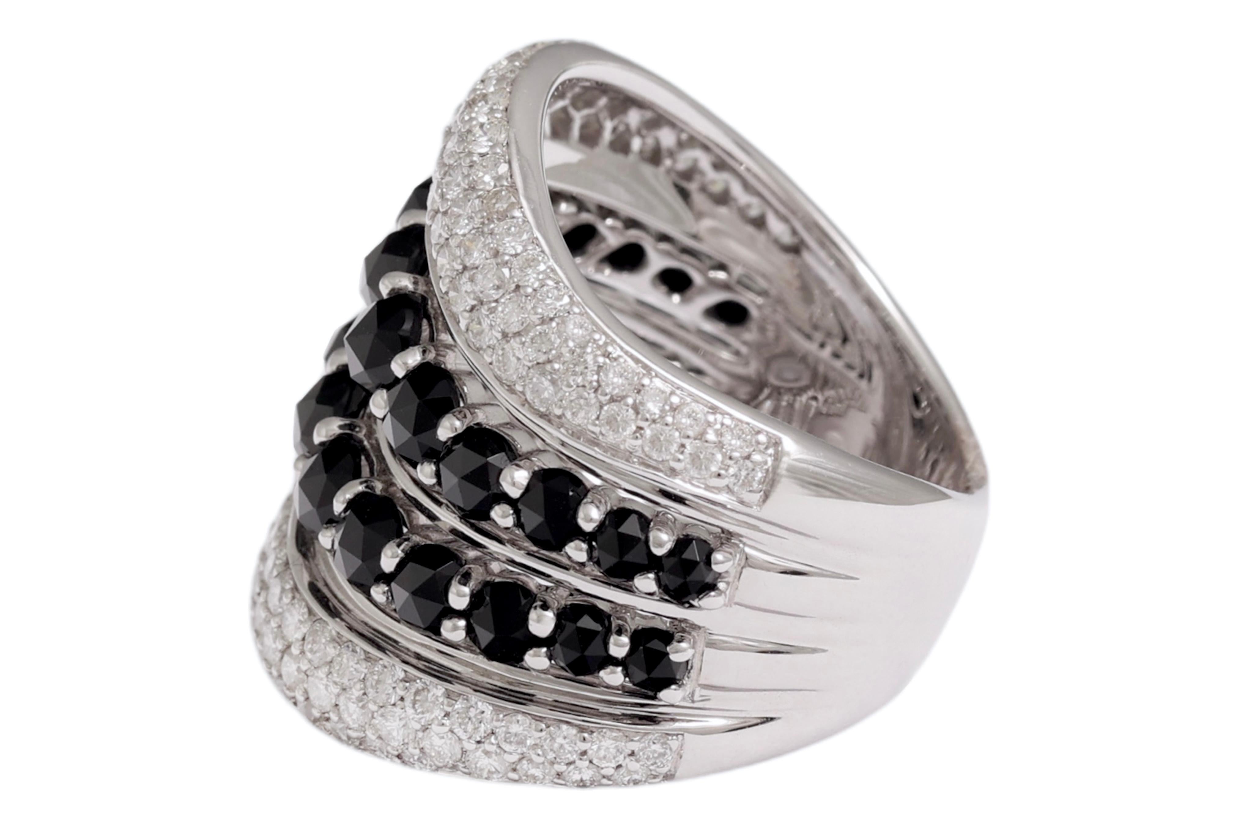 18 Kt White Gold Ring, Diamonds & Onyx In New Condition For Sale In Antwerp, BE
