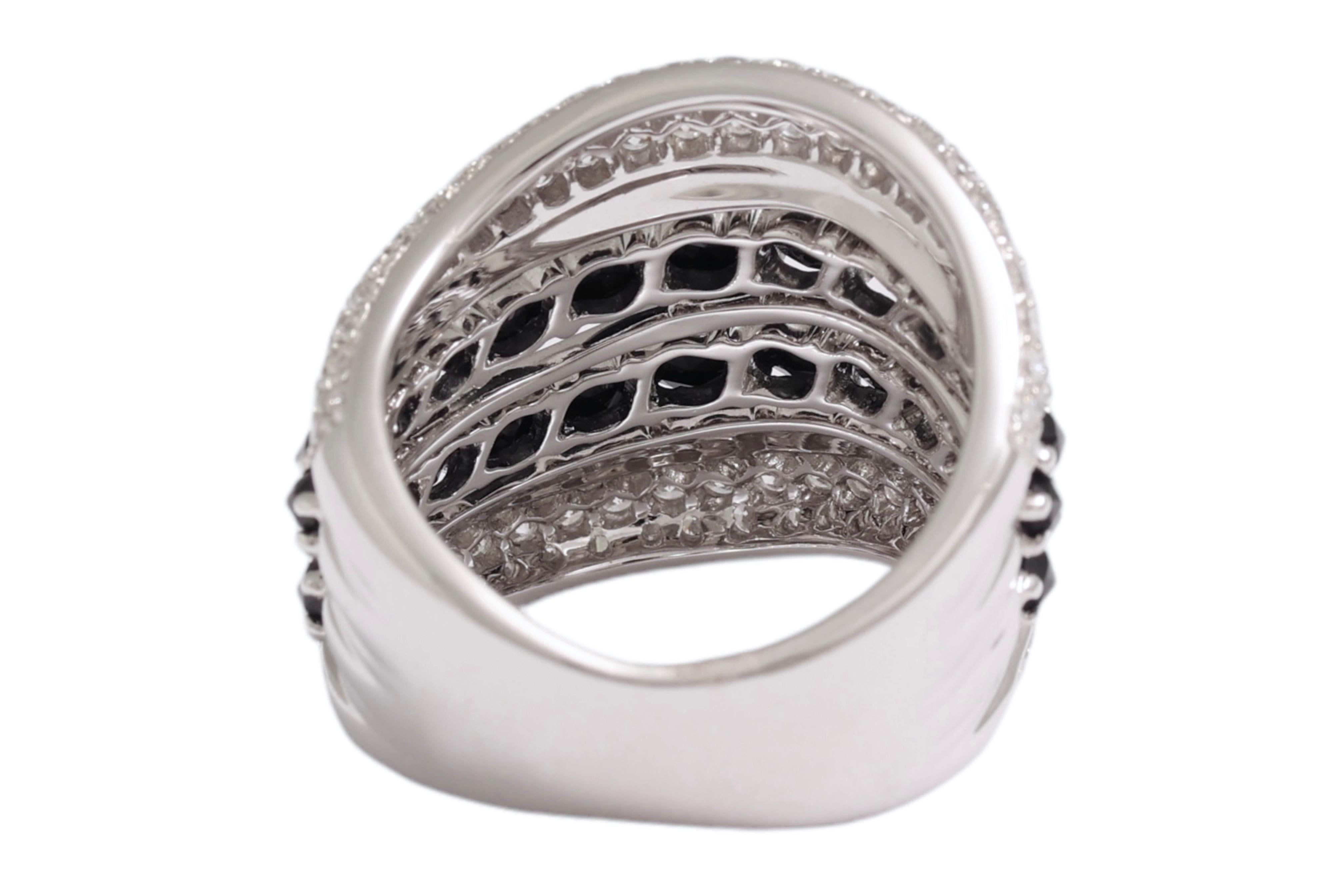 18 Kt White Gold Ring, Diamonds & Onyx For Sale 1