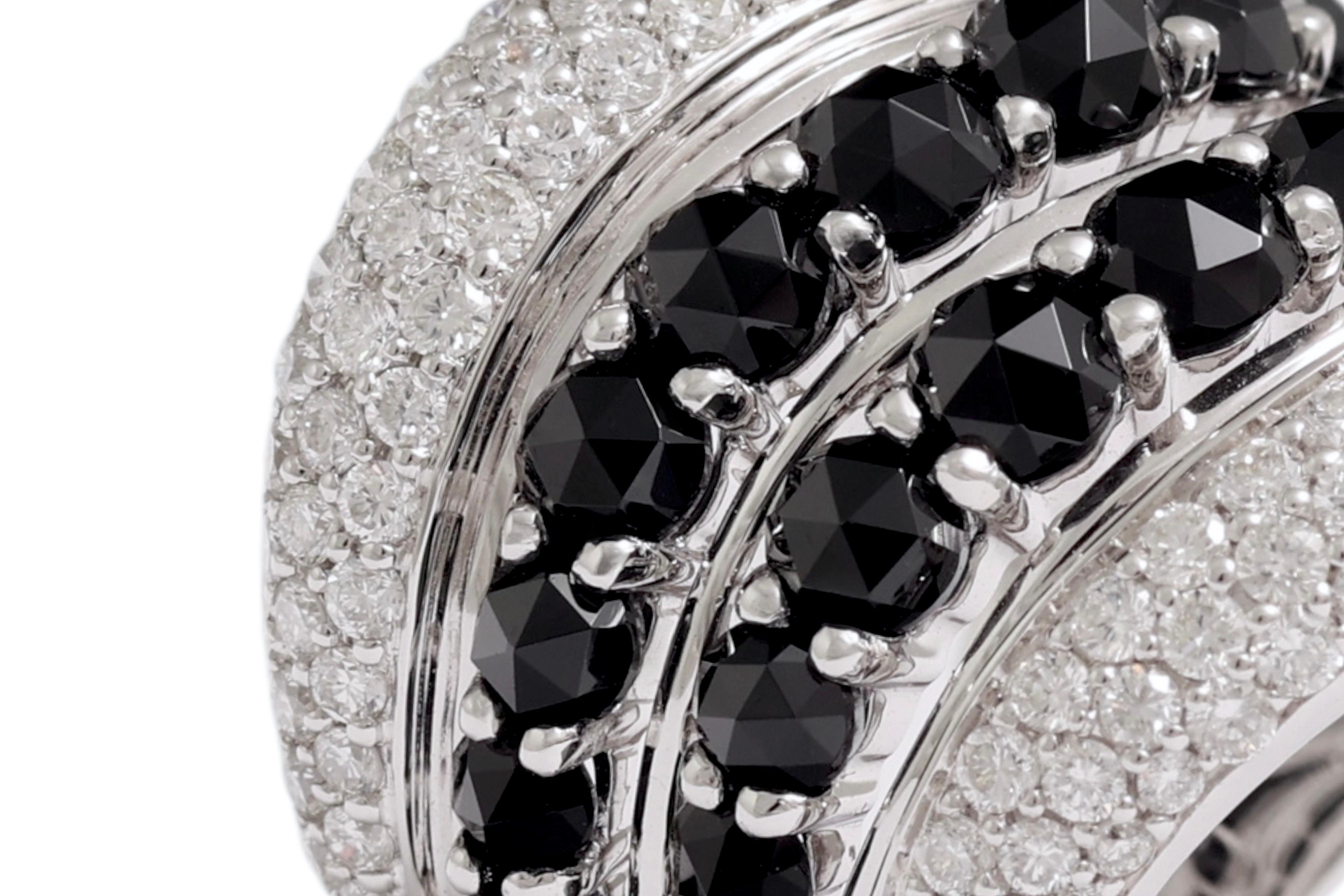 18 Kt White Gold Ring, Diamonds & Onyx For Sale 2