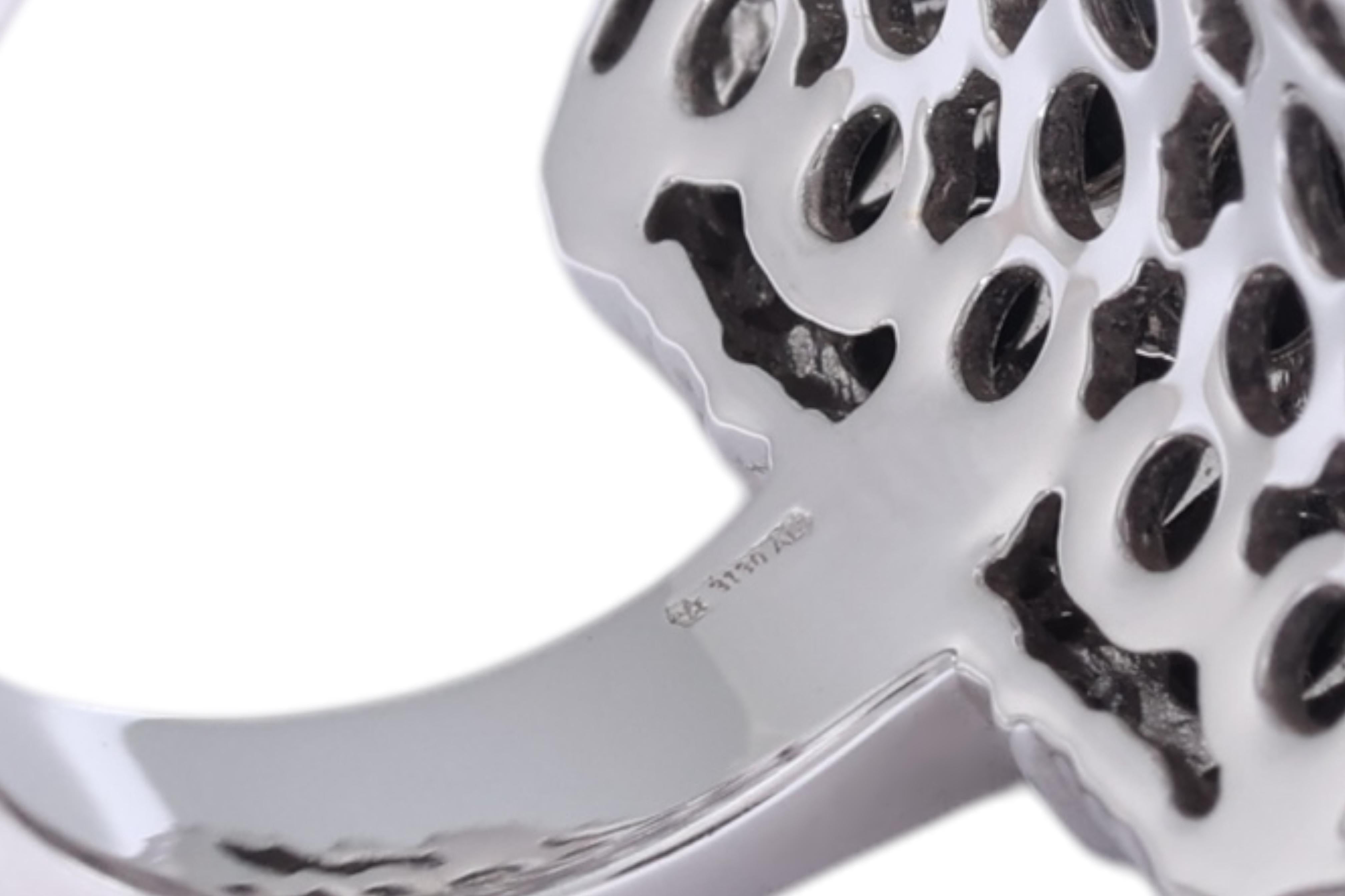 18 Kt White Gold Ring , Diamonds & Onyx Rose Cut Modern Cluster Ring For Sale 6