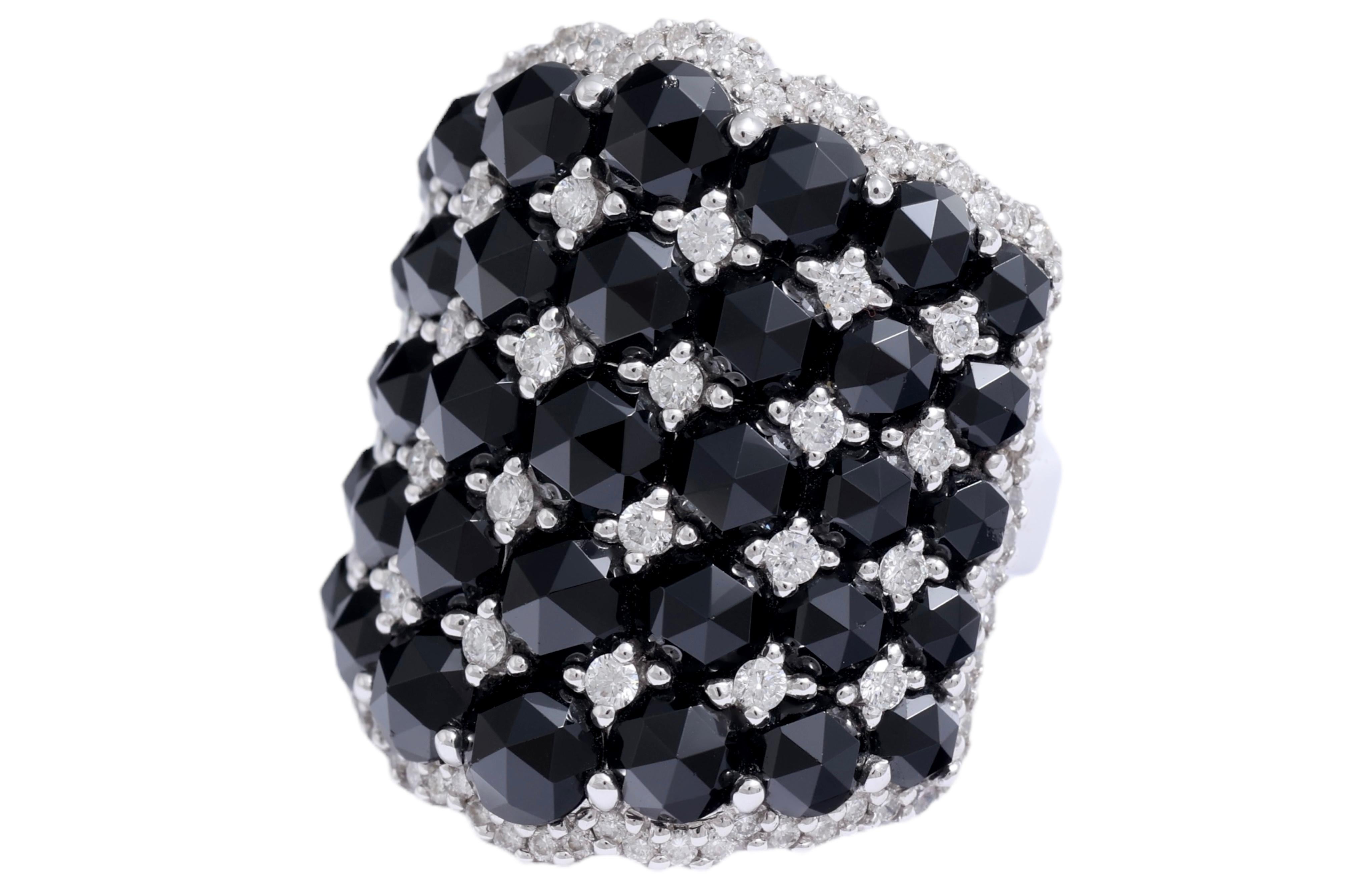 18 Kt White Gold Ring , Diamonds & Onyx Rose Cut Modern Cluster Ring

WHITE GOLDEN RING WITH DIAMONDS AND ONYX

MATERIAL: 18 kt white gold

SIZE: 53 1/2

WEIGHT: 20.2 Gram

DIAMONDS: brilliant cut diamonds (together 1.17 Cts G SI)

ONYX: 2.30 Cts