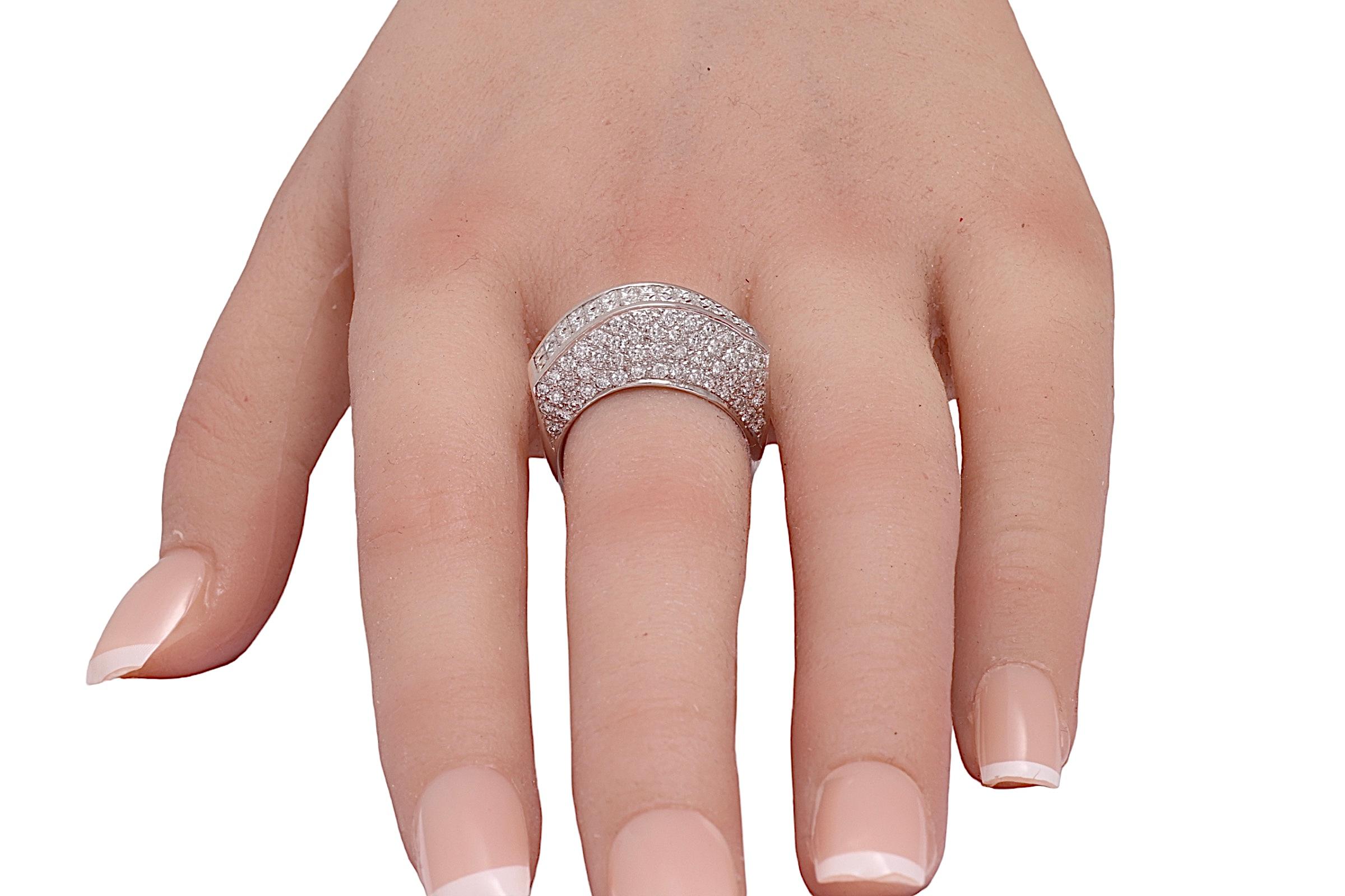 18 kt. Ring aus Weißgold mit unsichtbarer Prinzessin und Brillantschliff  1,88 ct. Diamanten im Angebot 3