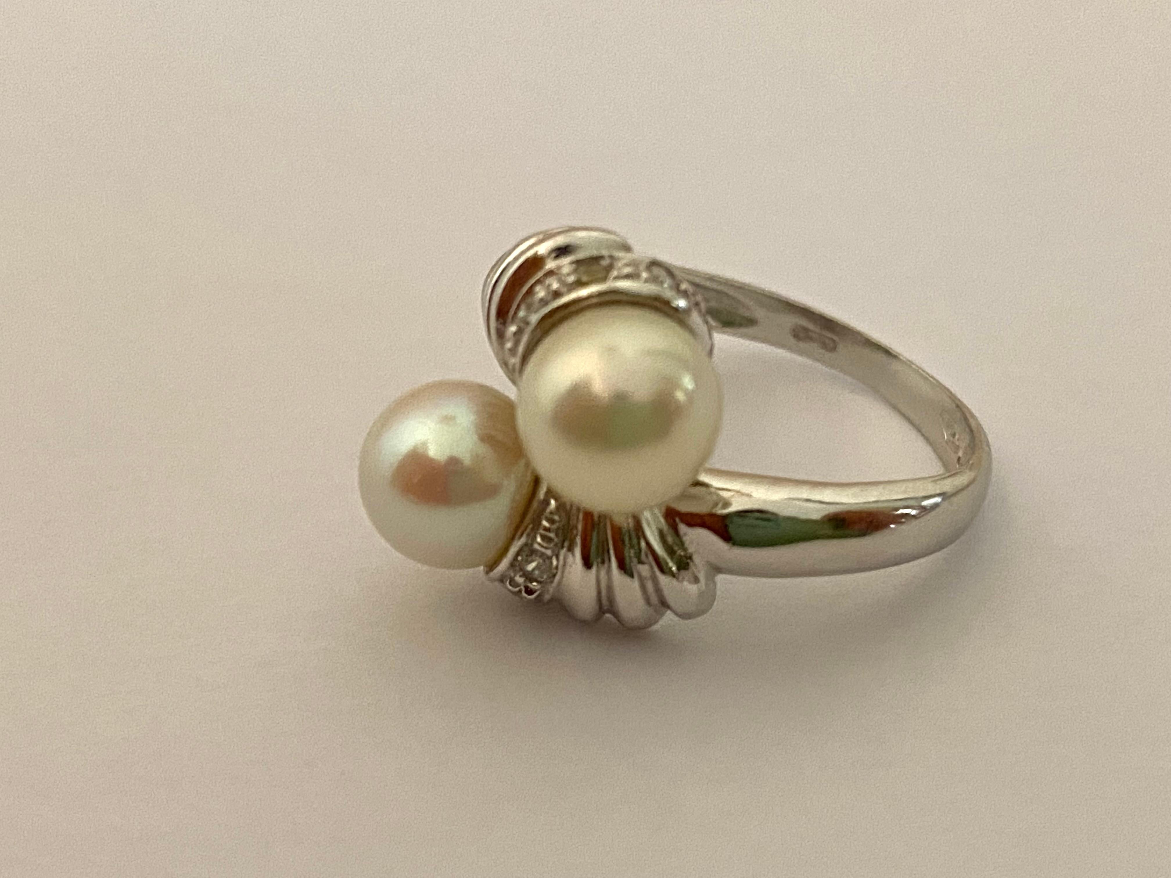 Women's 18 kt White Gold Ring, Sea Cultured Pearls and Brilliant cut Diamonds For Sale