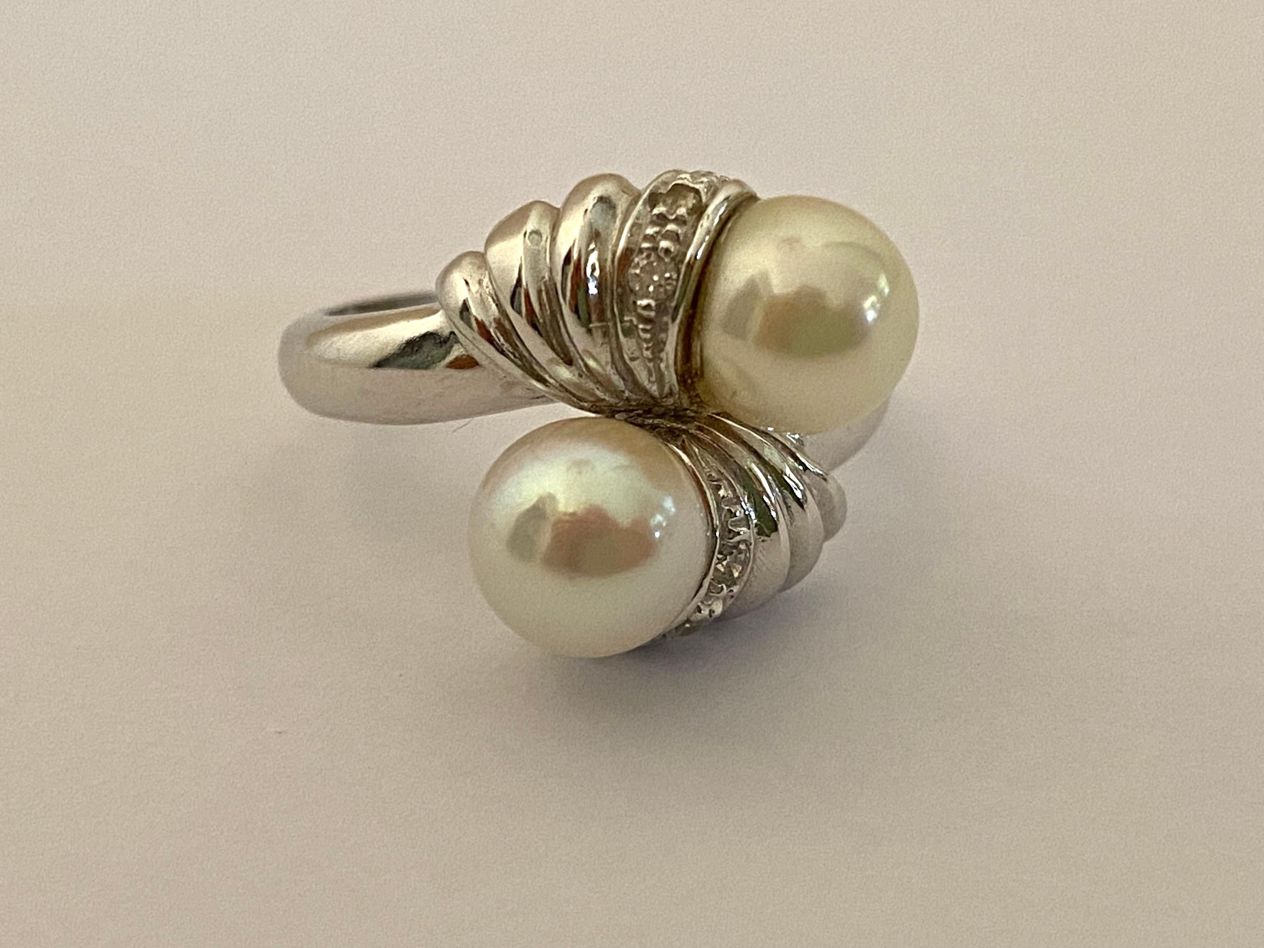 18 kt White Gold Ring, Sea Cultured Pearls and Brilliant cut Diamonds For Sale 1