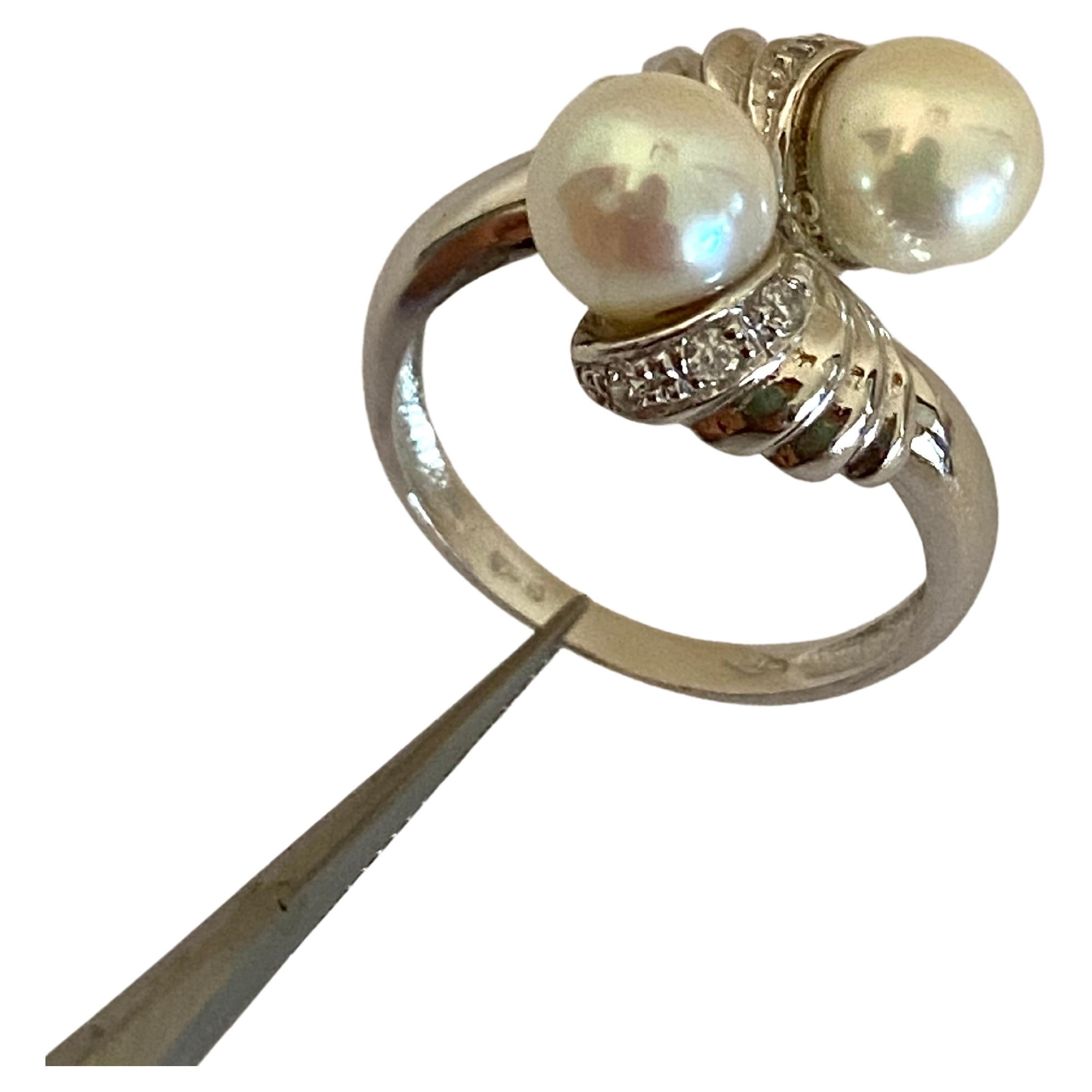 18 kt White Gold Ring, Sea Cultured Pearls and Brilliant cut Diamonds For Sale