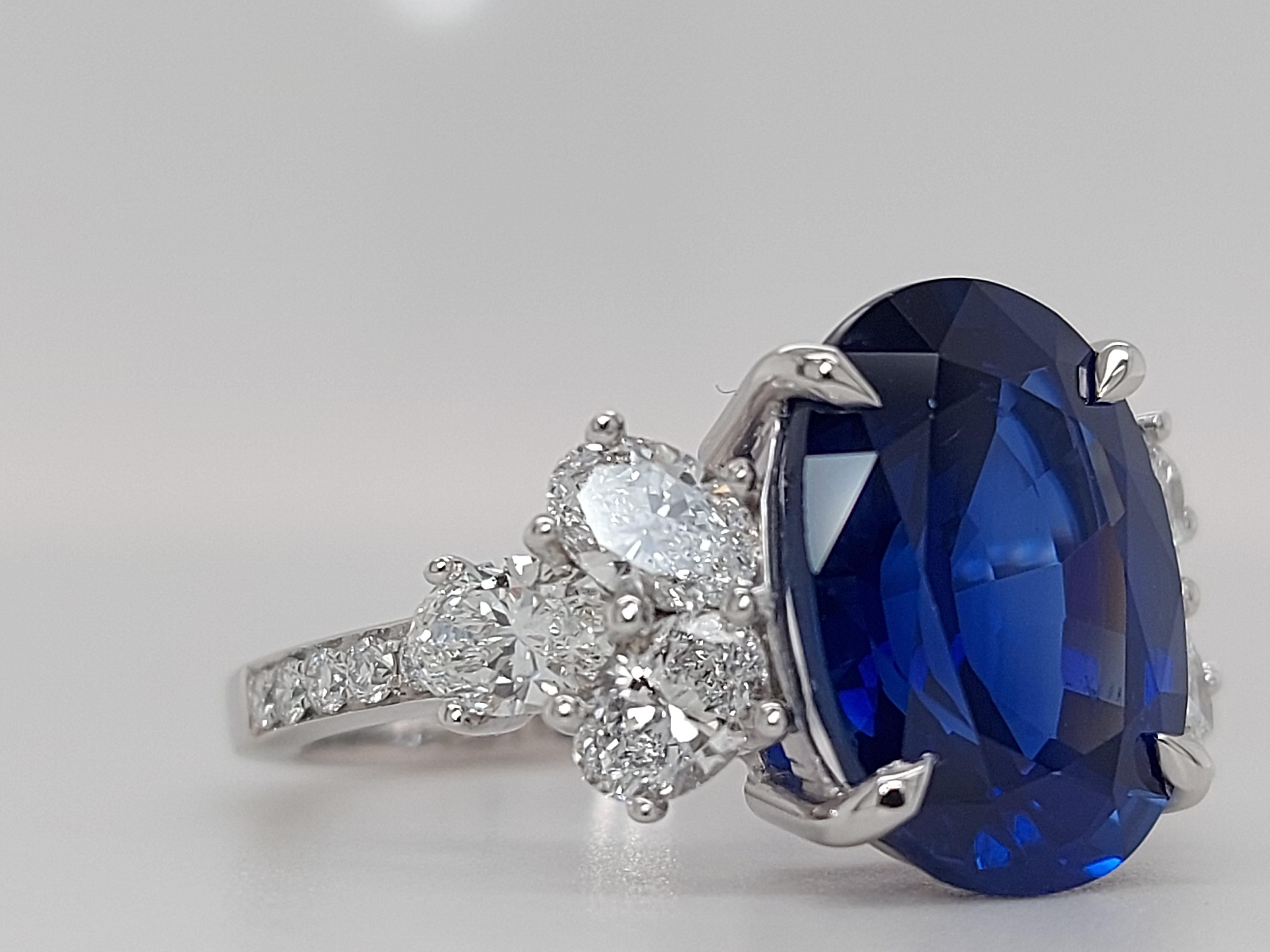 18 Karat White Gold Ring Set with a 7 Carat Sapphire and Diamonds 2