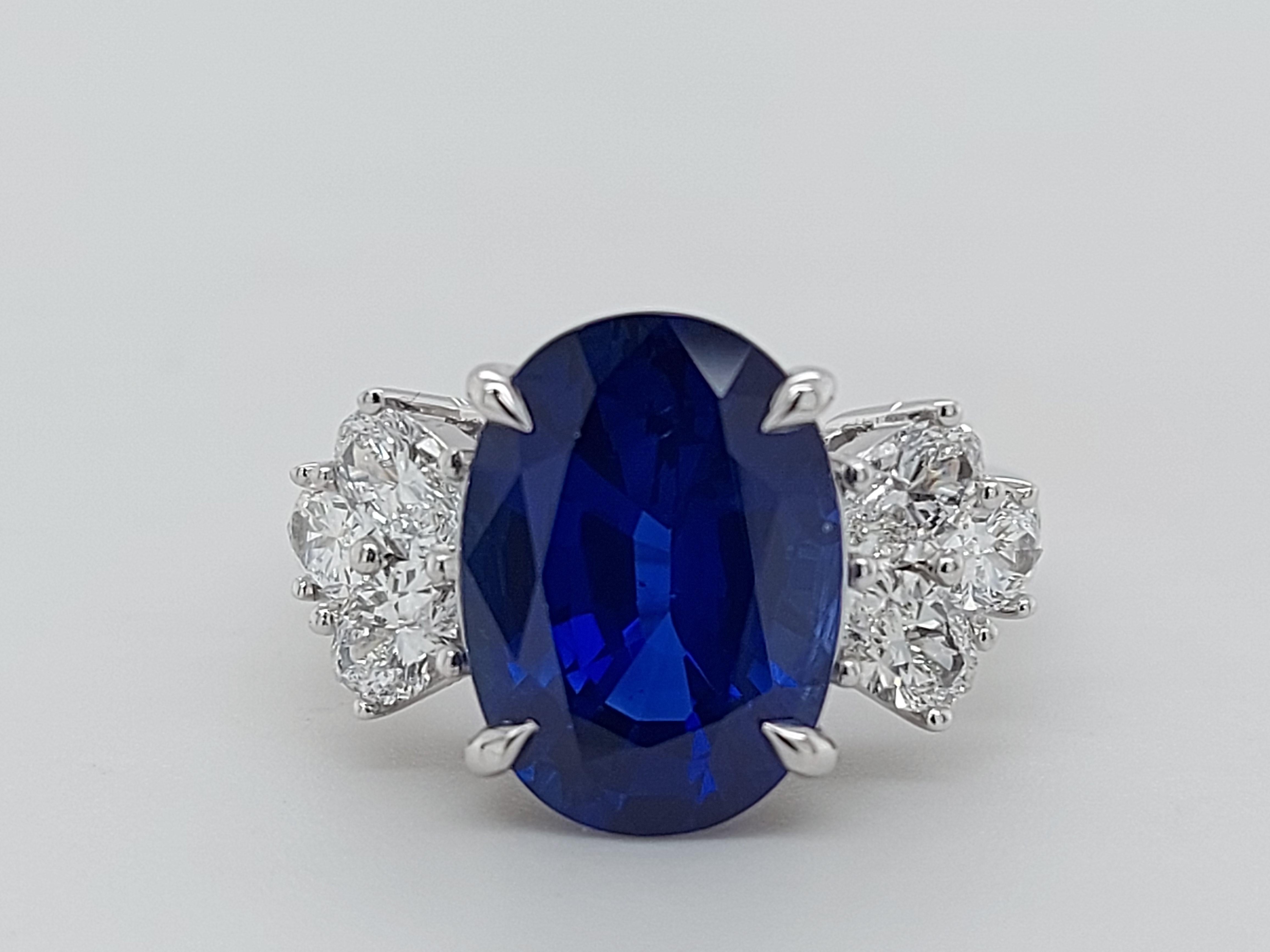 18 Karat White Gold Ring Set with a 7 Carat Sapphire and Diamonds 6