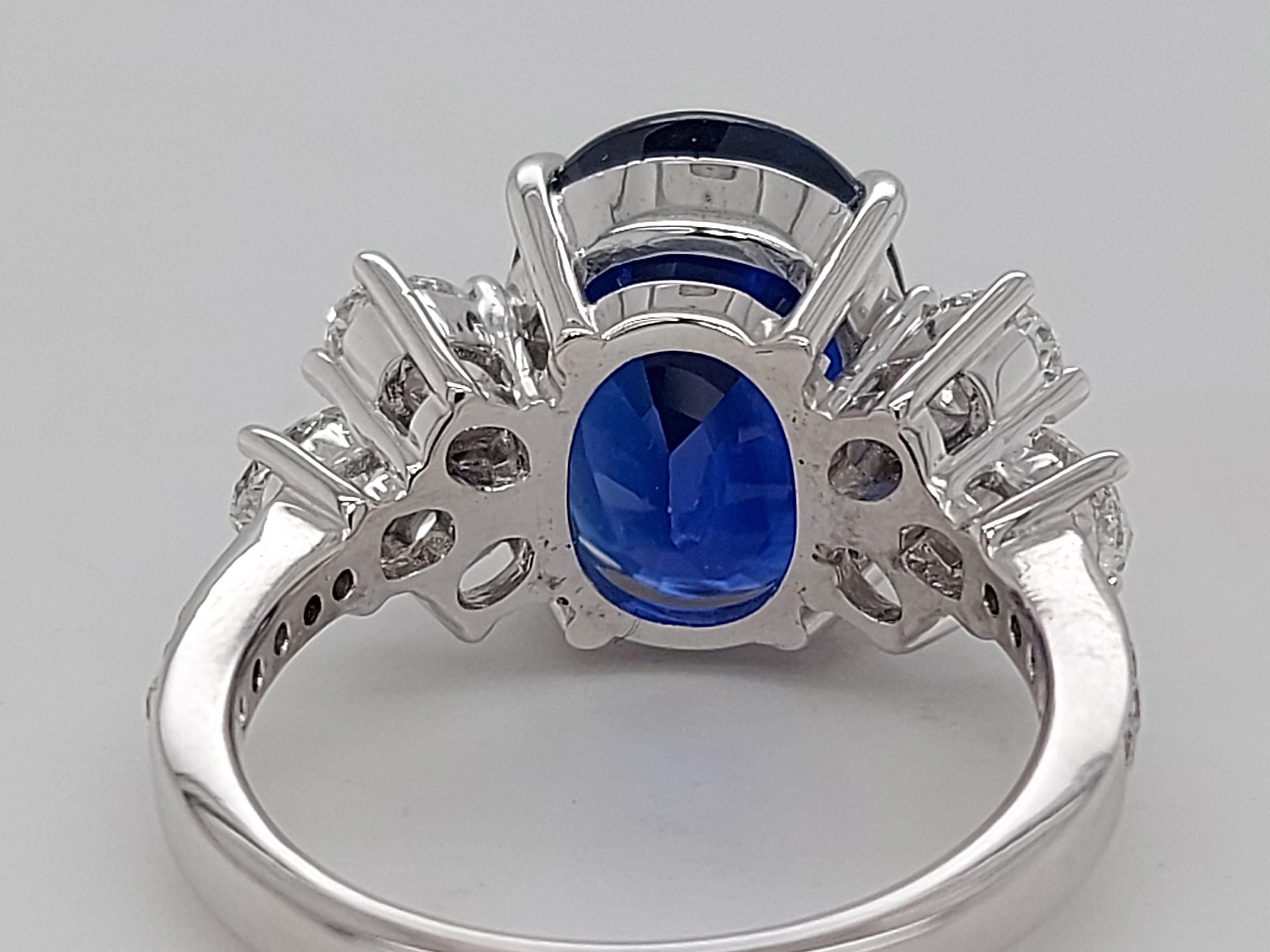 18 Karat White Gold Ring Set with a 7 Carat Sapphire and Diamonds 8