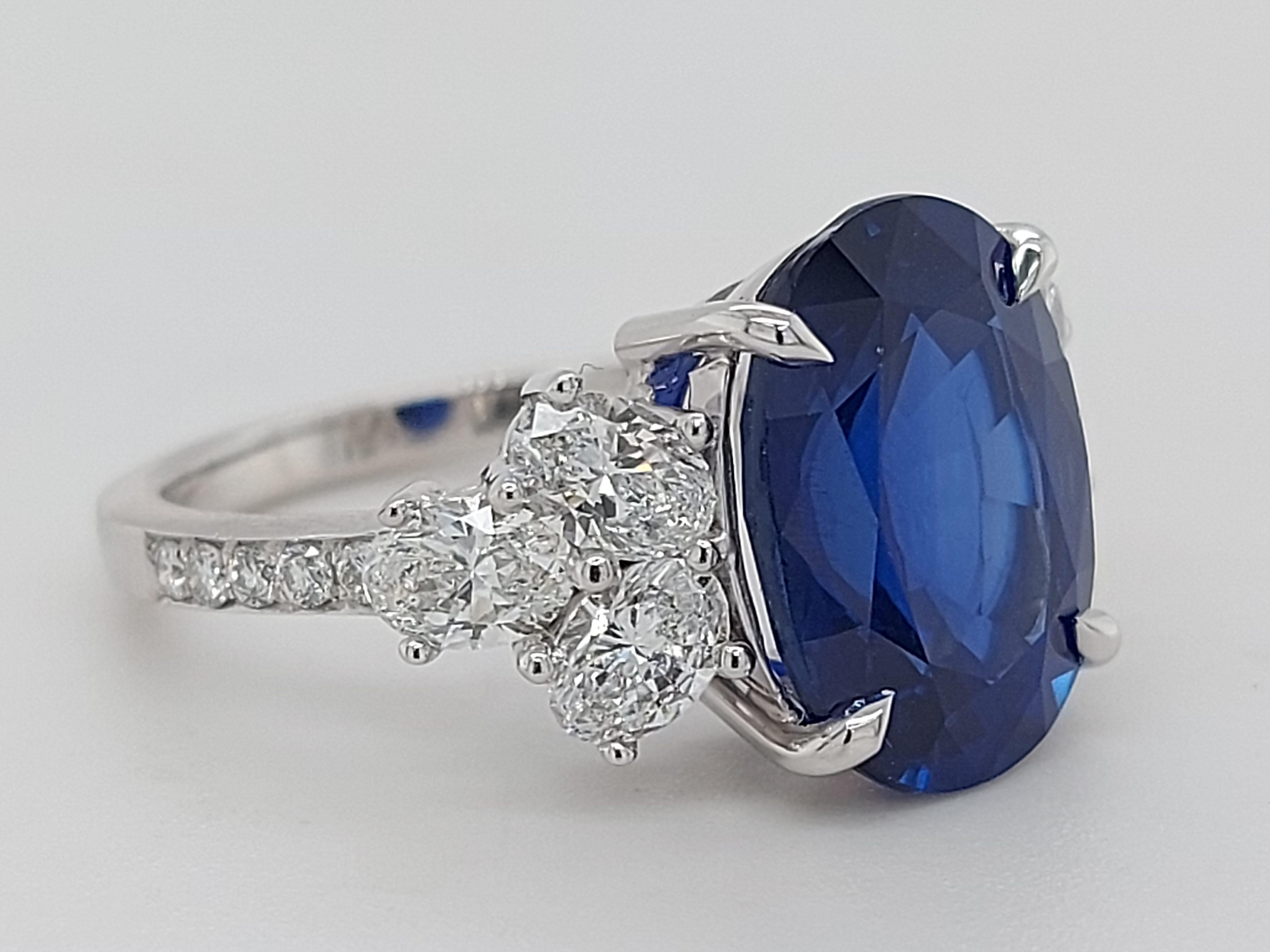 Women's or Men's 18 Karat White Gold Ring Set with a 7 Carat Sapphire and Diamonds