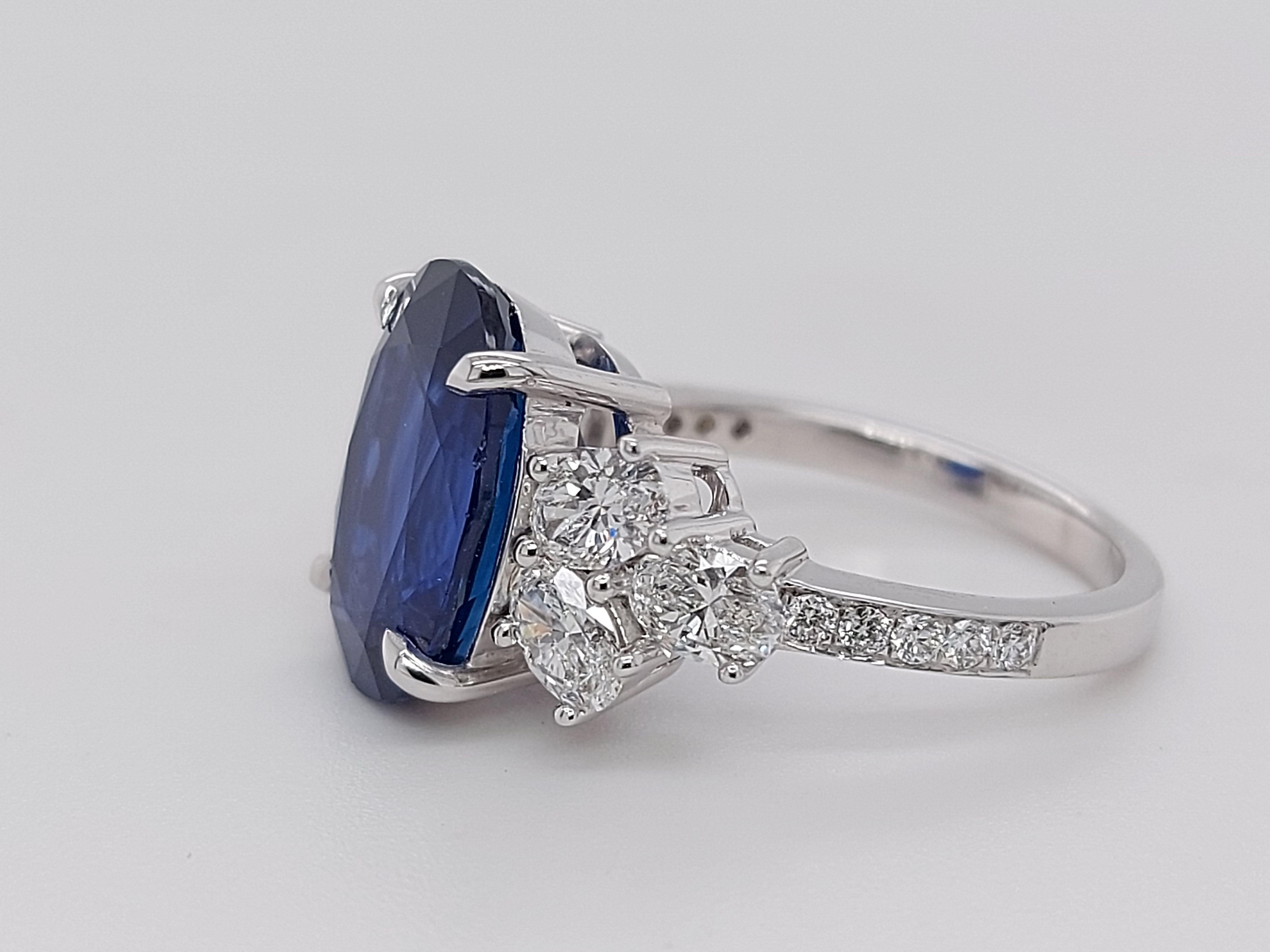 18 Karat White Gold Ring Set with a 7 Carat Sapphire and Diamonds 1