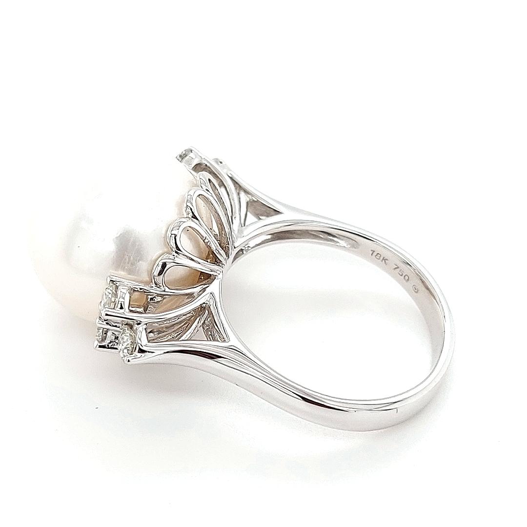 18kt White Gold Ring with South Sea Pearl and 0.60ct Diamonds 6